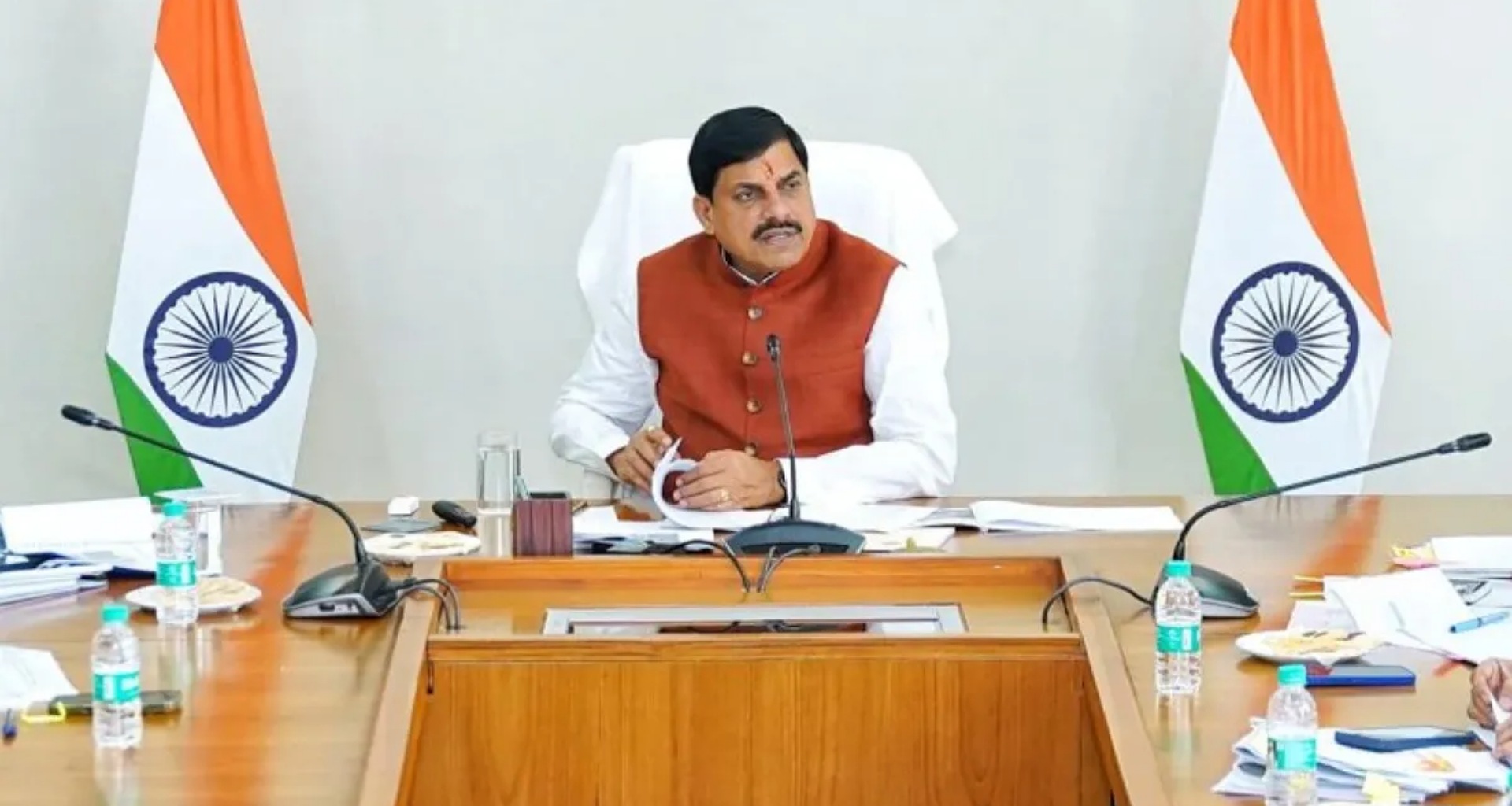 કફ સિરપ કૌભાંડ: CM મોહને ડેપ્યુટી ડ્રગ કંટ્રોલર અને ડ્રગ ઇન્સ્પેક્ટરને સસ્પેન્ડ કર્યા, કોંગ્રેસને એન્ડરસનની યાદ અપાવી