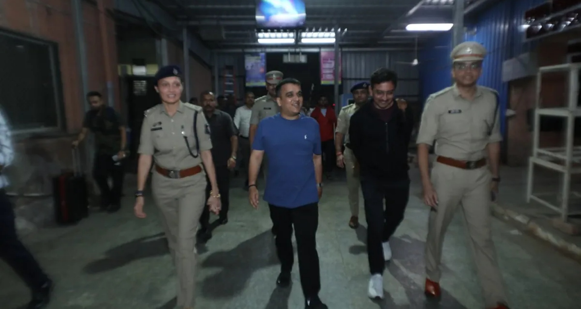 નાયબ મુખ્યમંત્રી હર્ષ સંઘવી અને 30 વરિષ્ઠ IPS અધિકારીઓની ટીમ ભારત-પાકિસ્તાન સરહદ પર આવેલા ગામડાઓના પ્રવાસ પર