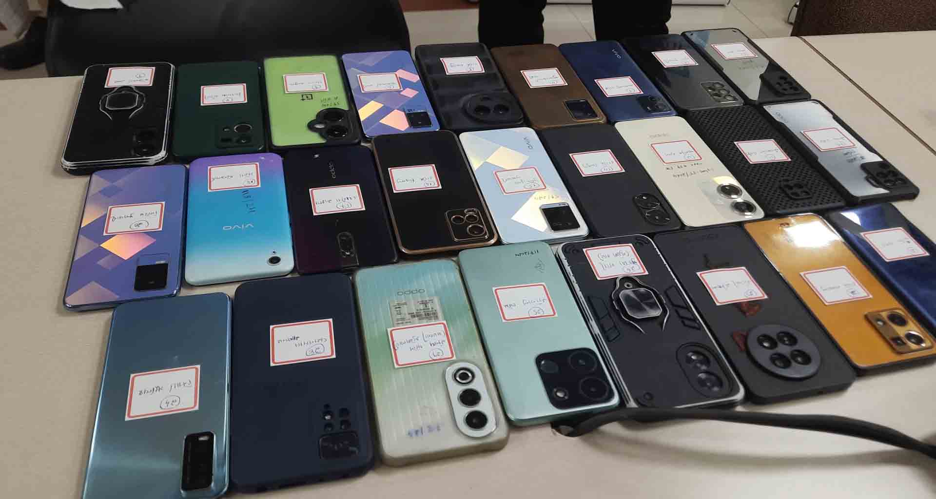 પાટણ જીલ્લામાં વષૅ ૨૦૨૫માં ગુમ અને ચોરી થયેલ કુલ ૨૯ મોબાઇલ શોધી પરત અપાવતી પાટણ સાયબર ક્રાઈમ