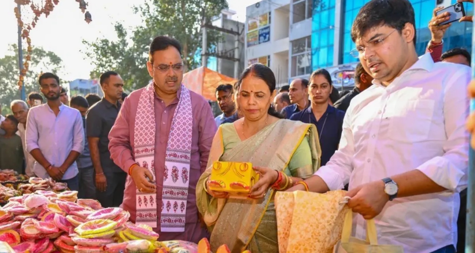મુખ્યમંત્રી ભજનલાલ શર્માએ તેમના પરિવાર સાથે દિવાળીની ખરીદી કરી