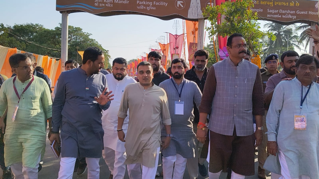 ‘સોમનાથ સ્વાભિમાન પર્વ’ ની ઉજવણી અન્વયે નાયબ મુખ્યમંત્રી અને ગૃહ રાજ્ય મંત્રી શ્રી હર્ષ સંઘવીએ સ્થળ મુલાકાત લઈ કાયદો-વ્યવસ્થાની સમીક્ષા કરી