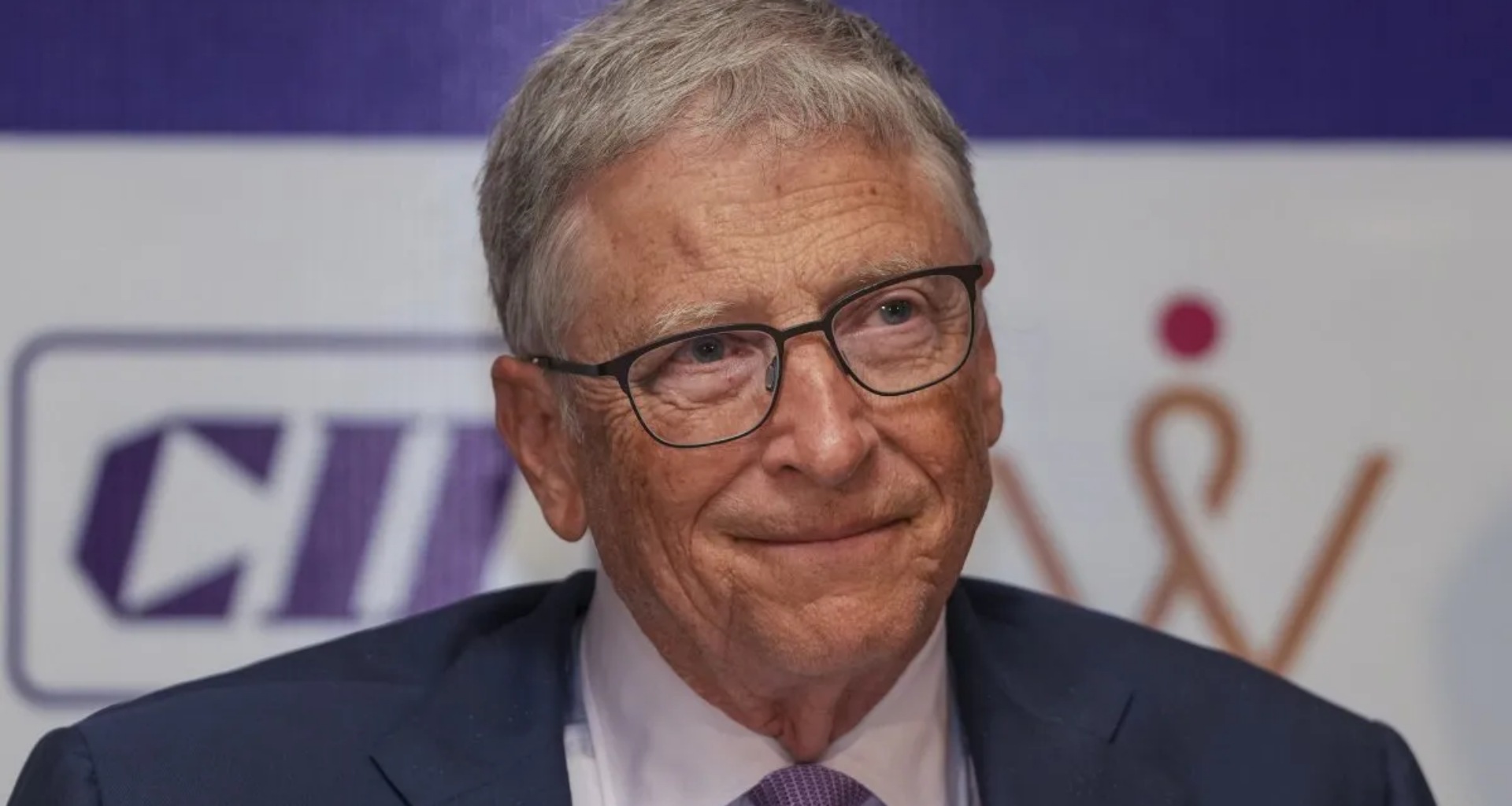 બિલ ગેટ્સે એપ્સટિન સાથેના સંબંધો બદલ કર્મચારીઓની માફી માંગી, કબૂલાત કરી