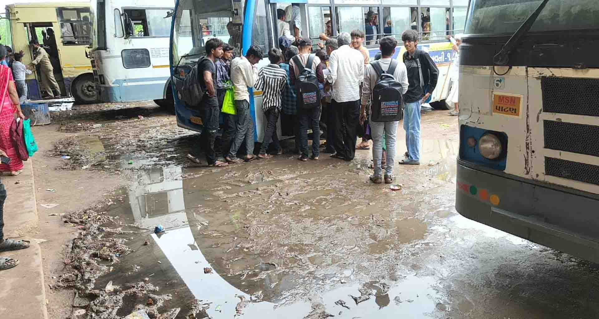 પાટણ શહેરમાં પડેલા સામાન્ય વરસાદમાં જ શહેરીજનોની હાલત કફોડી બની