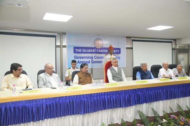 રાજ્યપાલ શ્રી આચાર્ય દેવવ્રતજીના અધ્યક્ષસ્થાને ગુજરાત કેન્સર સોસાયટીની વાર્ષિક સાધારણ સભા અને ગવર્નિંગ કાઉન્સિલની બેઠક યોજાઈ