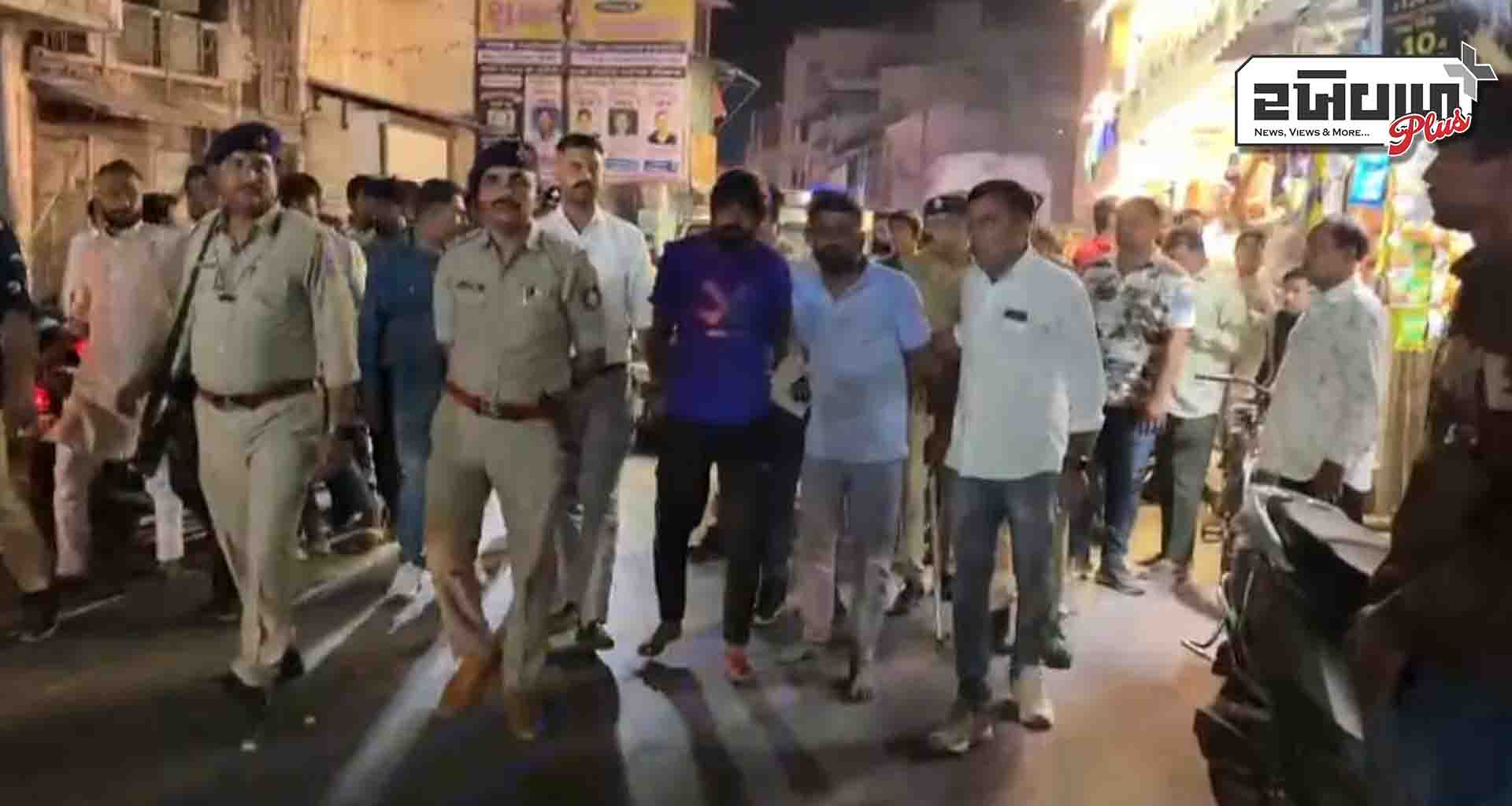 પાટણમાં પાલૅર પર ધમાલ કરી ભયનો માહોલ ઉભો કરનાર ચાર પૈકી બે ઈસમો ને પોલીસે દબોચી સરઘસ કાઢયું