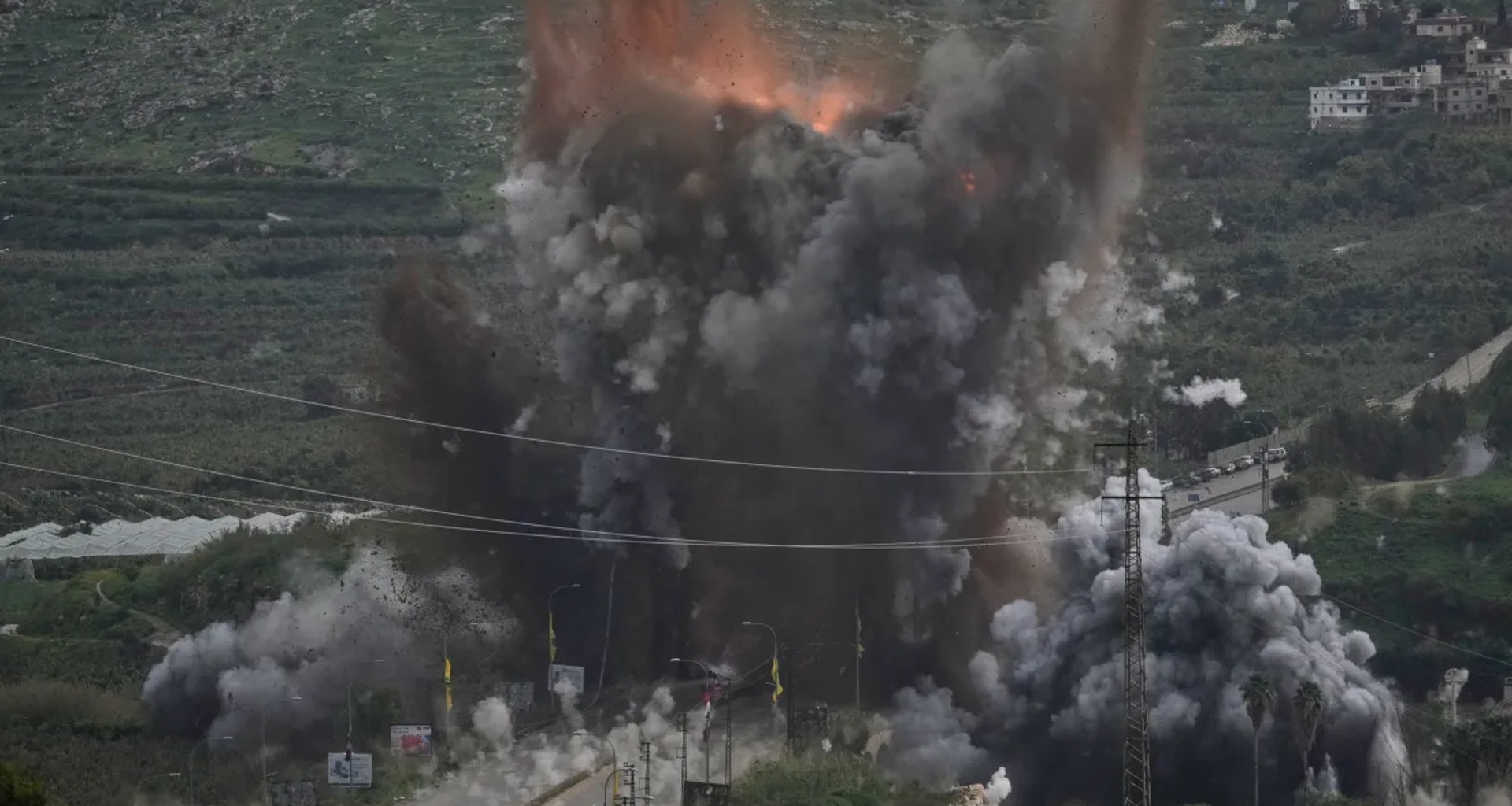 હોર્મુઝ સ્ટ્રેટ પર યુએસ-ઇરાન સામસામે, ટ્રમ્પની ધમકીનો ઈરાન જવાબ આપ્યો