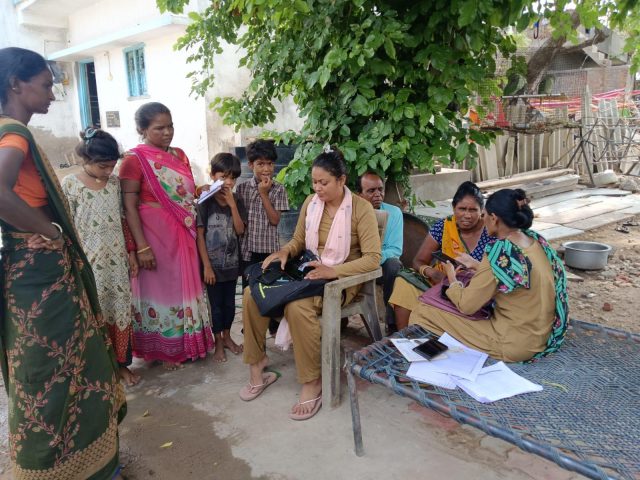 ગુજરાત સરકારની નવી પહેલ: હવે રેશનકાર્ડ ધારકો પોસ્ટમેન દ્વારા ઘરે બેઠા મફત ઇ-કેવાયસી કરાવી શકશે