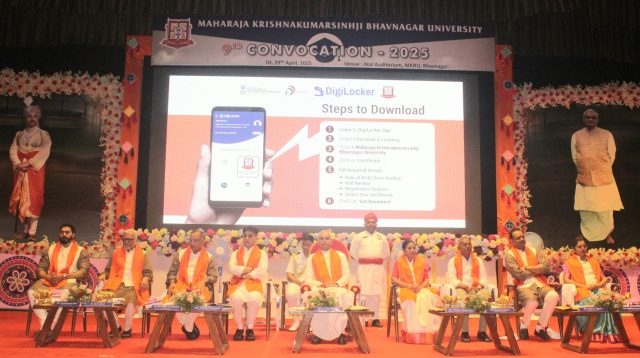 રાજ્યપાલશ્રી આચાર્ય દેવવ્રતજીના અધ્યક્ષસ્થાને મહારાજા કૃષ્ણકુમારસિંહજી ભાવનગર યુનિવર્સિટીનો ૯ મો વાર્ષિક પદવીદાન સમારોહ યોજાયો