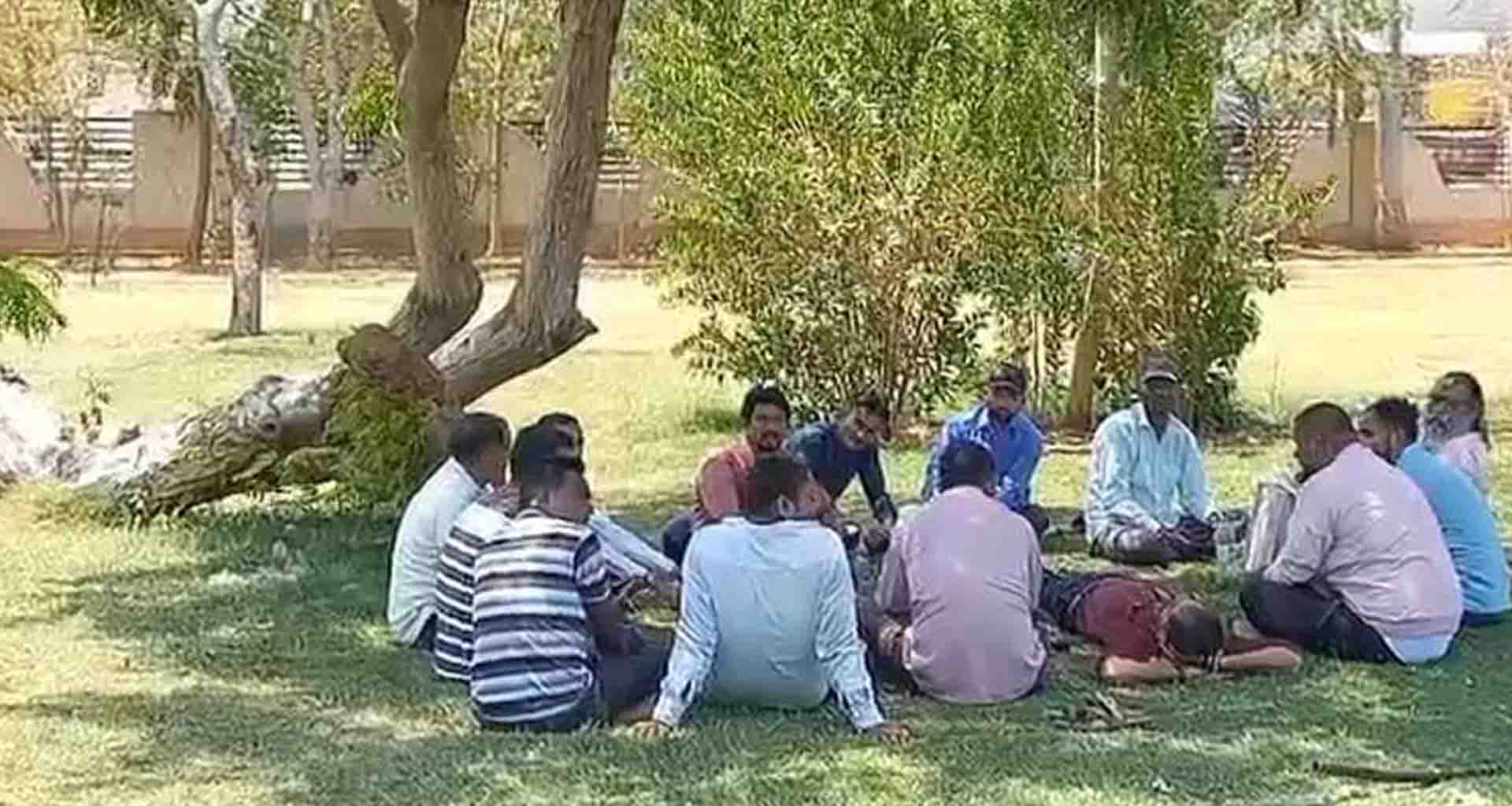 પાલનપુર માં લાંબા સમયનો વીજ કાપ મુકતા શહેરીજનો ગરમીમાં શેકાયા