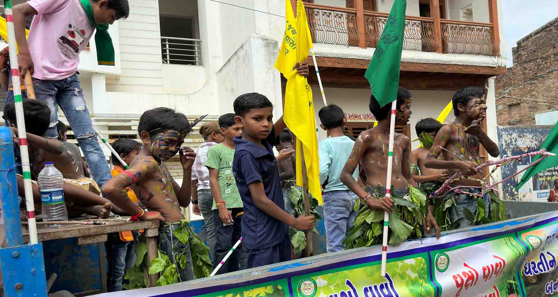 પાટણ શહેરમાં આદીવાસી દિવસની ઉજવણી અંતગૅત શોભાયાત્રા યોજાઈ…!