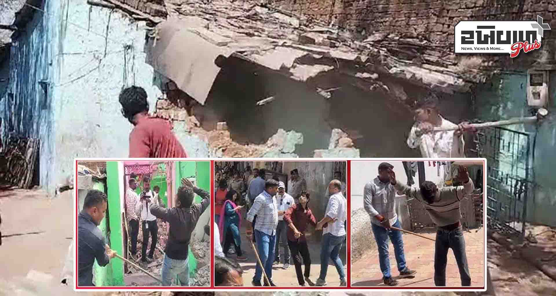 ગુજરાતમાં યોગી મોડેલ; આરોપીઓને રસ્તા પર લાકડીઓથી માર માર્યો, ઘર પણ તોડી પાડવામાં આવ્યા