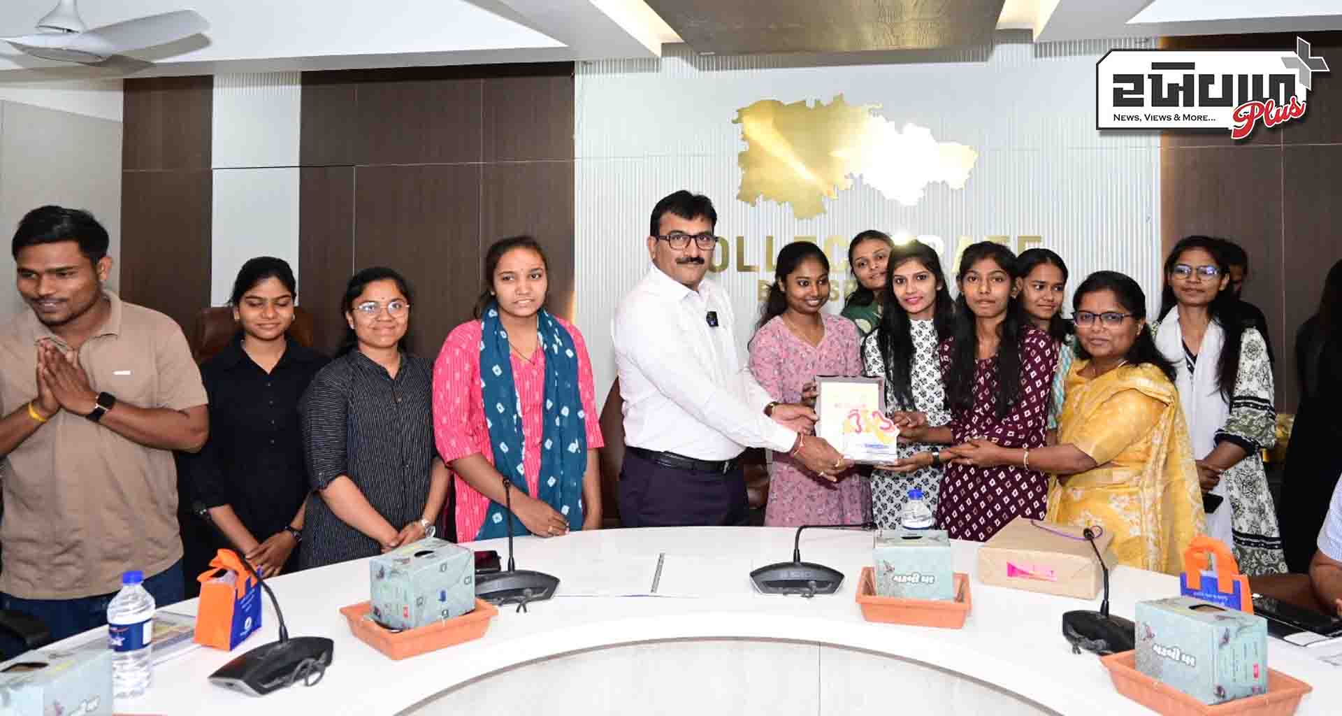 કલેકટર કચેરી પાલનપુર ખાતે સેવા ક્ષેત્રે અગ્રેસર મહિલાઓનું સન્માન તથા બાળકીઓને કરાઈ પ્રોત્સાહિત