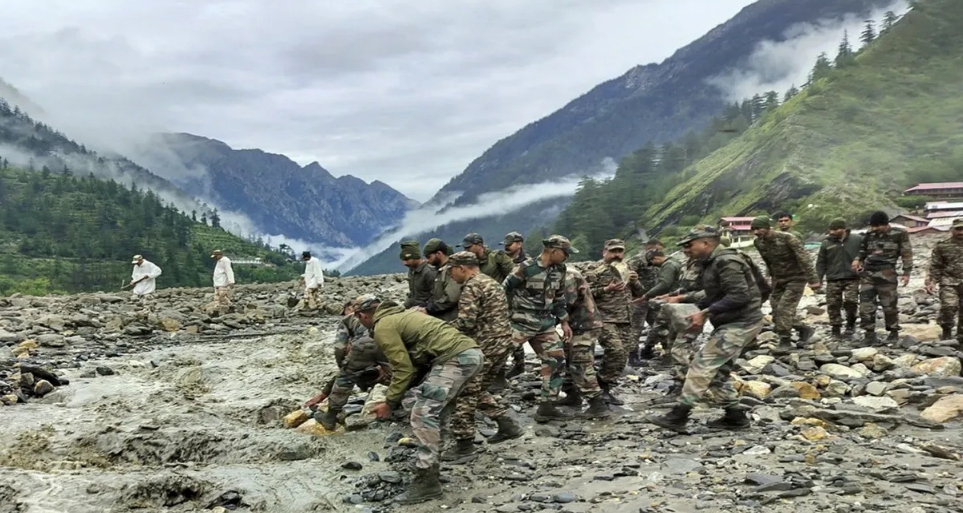 ઉત્તરાખંડ: ખરાબ હવામાન વચ્ચે ધારાલીમાં મોટા પાયે બચાવ કામગીરી ચાલુ, અત્યાર સુધીમાં 400 લોકોને બચાવી લેવામાં આવ્યા