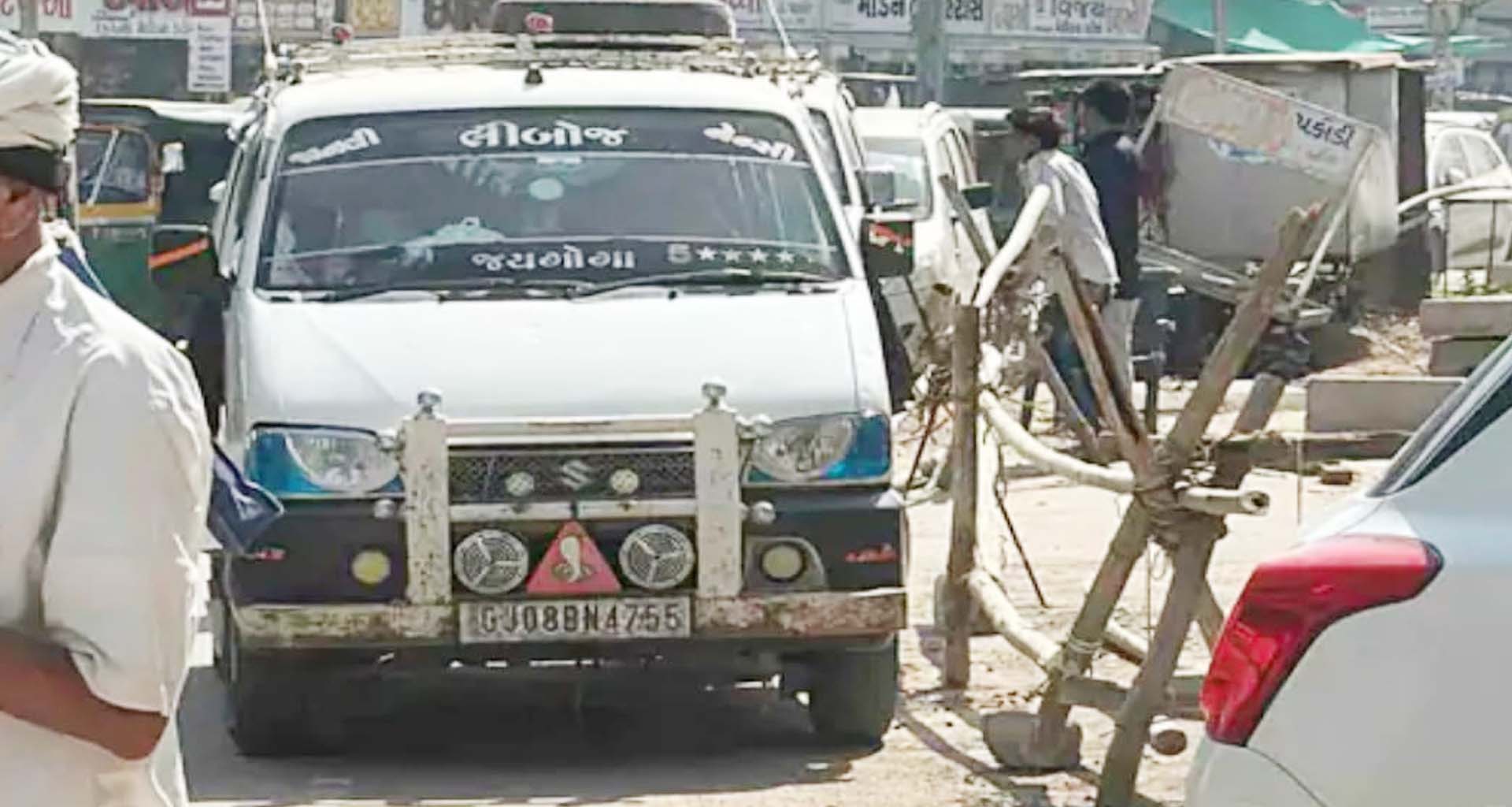 પાટણમાં આઇકોનિક બસ સ્ટેશનના રૂટ પરના દબાણો દુર કરાયા