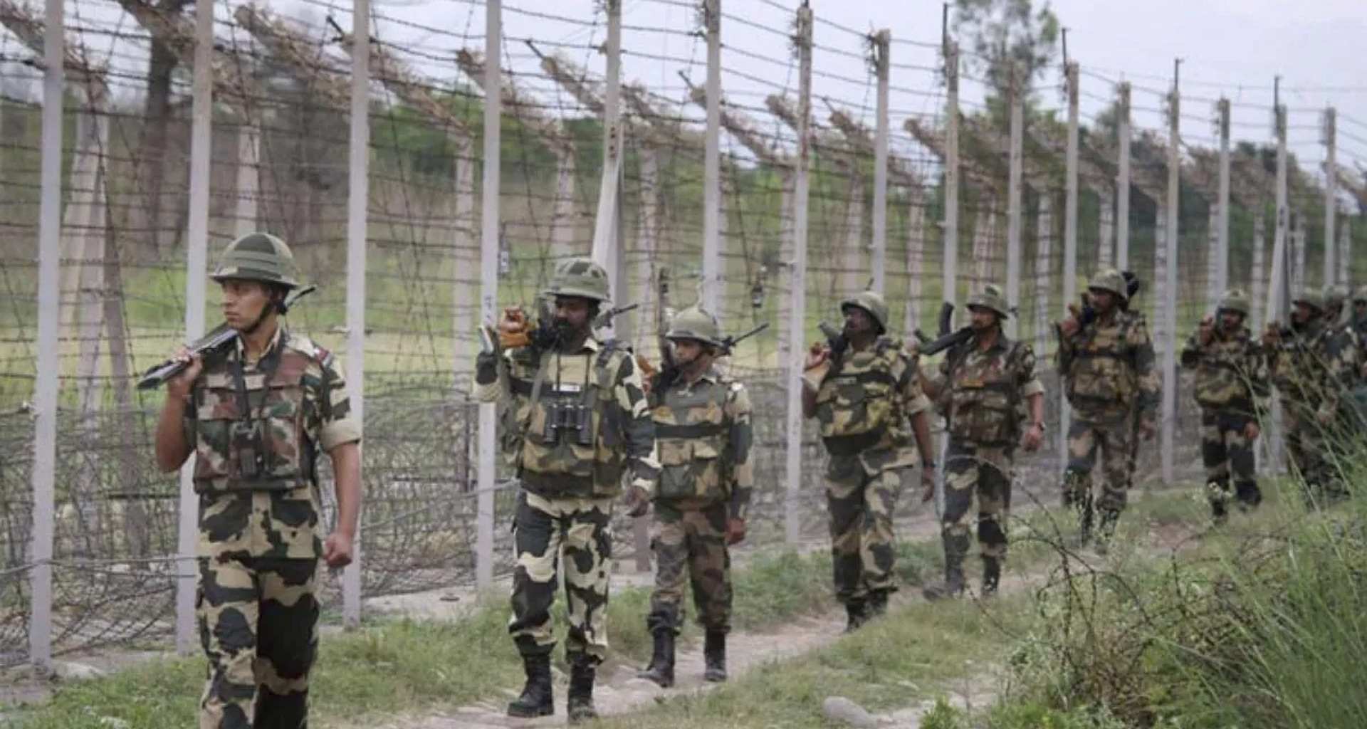 ગઈકાલે રાત્રે જમ્મુ-કાશ્મીર અને આંતરરાષ્ટ્રીય સરહદને અડીને આવેલા વિસ્તારોમાં શાંતિ જોવા મળી