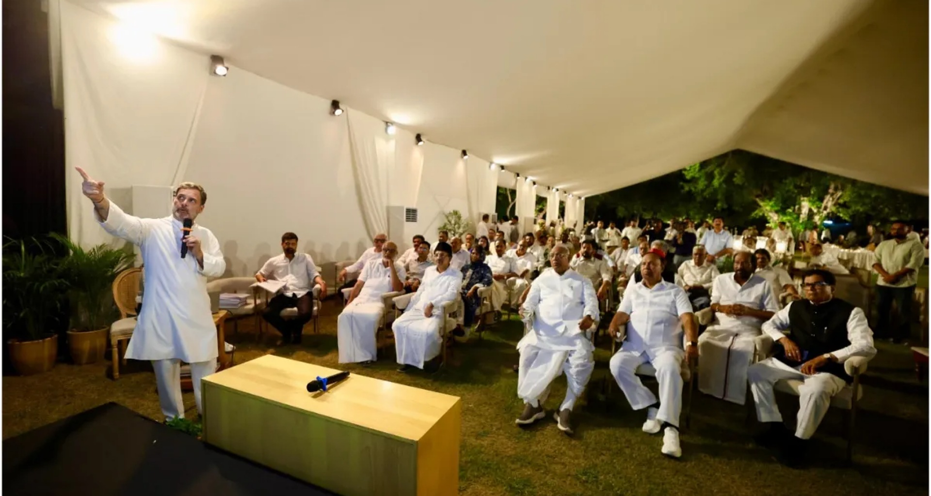 રાહુલ ગાંધીના નિવાસસ્થાને ઇન્ડિયા બ્લોકની મોટી બેઠક, 25 પક્ષોના 50 નેતાઓ હાજર રહ્યા