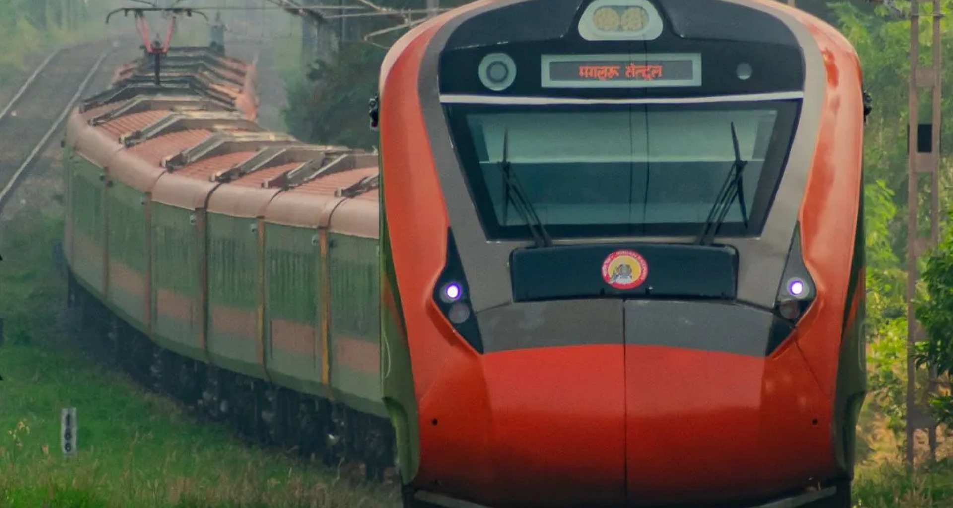 વંદે ભારત ટ્રેનોમાં હવે મુસાફરોને સ્થાનિક ભોજન પીરસવામાં આવશે, રેલમંત્રીએ અધિકારીઓને સૂચના આપી