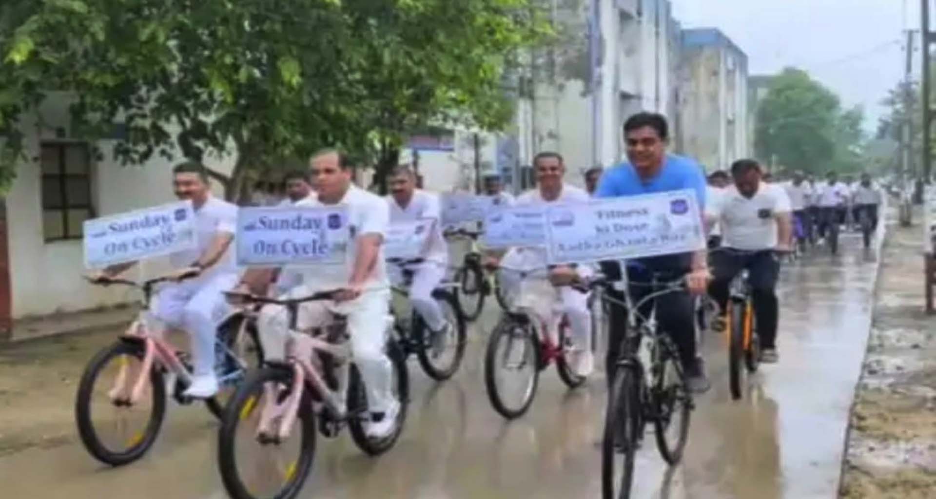 પાટણમાં 'ફિટ ઇન્ડિયા' મુવમેન્ટ અંતગૅત પોલીસ અધિકારીઓ અને સ્વૈચ્છિક સંસ્થાઓએ સાયકલ રેલી યોજી