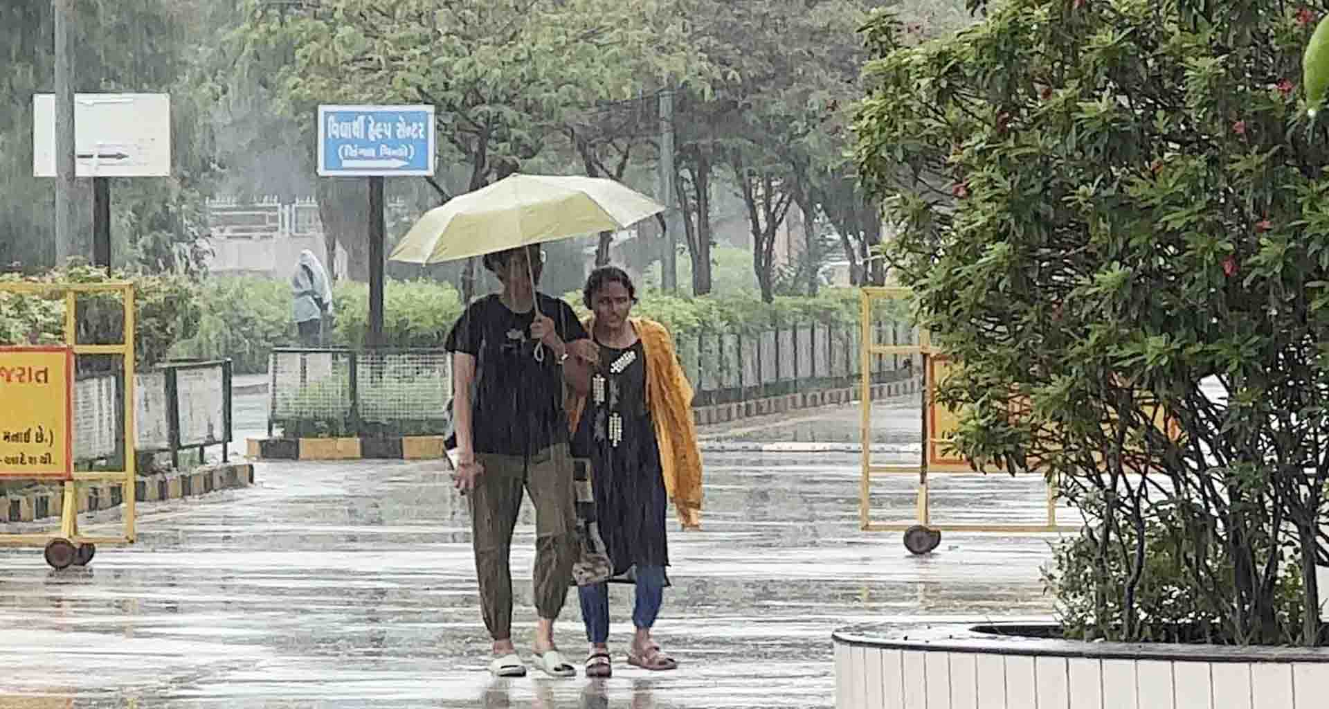 પાટણમાં સવારથી ધમીધારે વરસાદી માહોલ; વાતાવરણમાં ઠંડક પ્રસરી