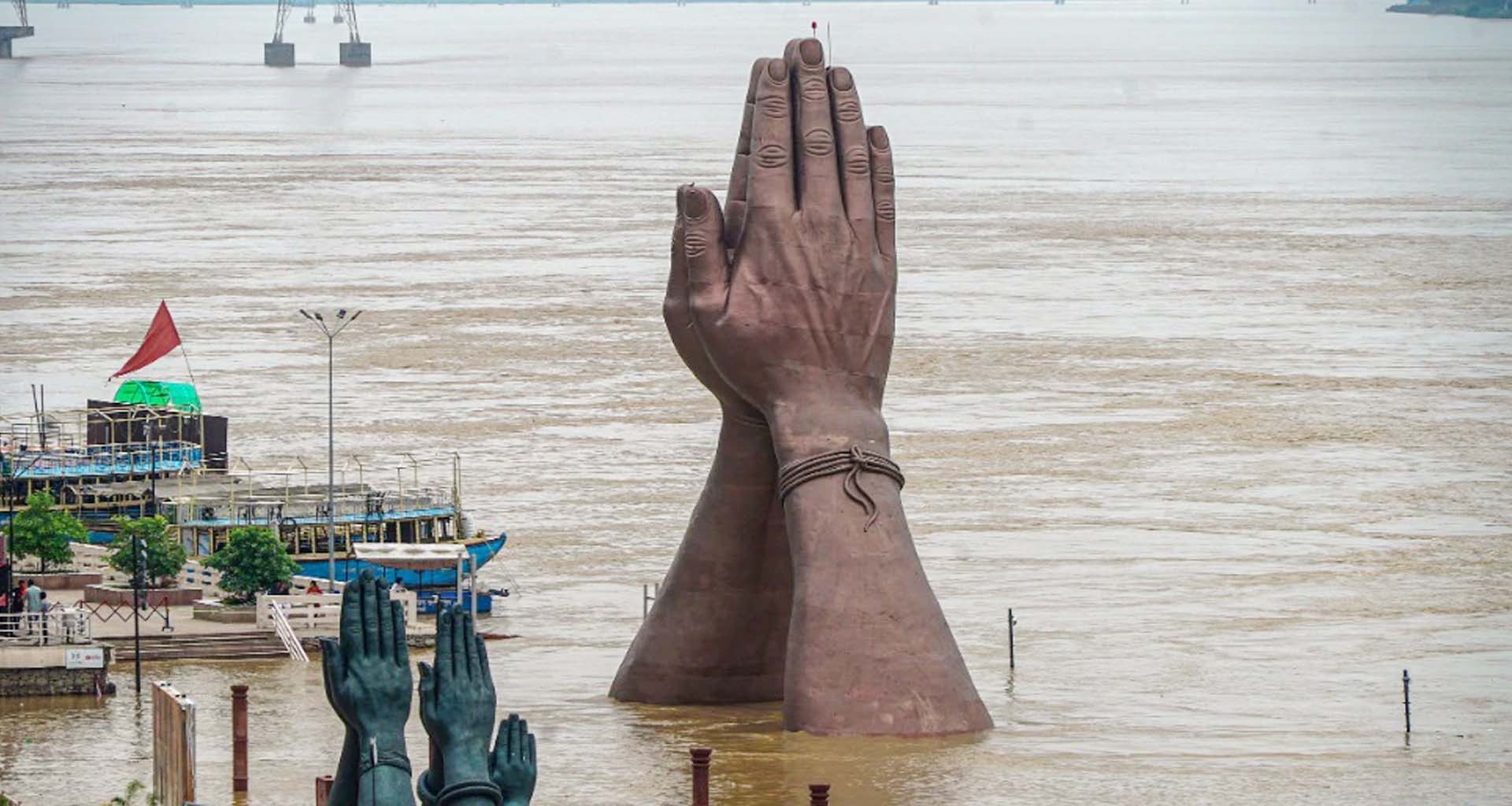 પ્રયાગરાજ અને કાશી સહિત ૨૧ જિલ્લાનાં અનેક ગામ પાણીમાં