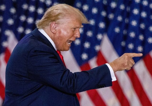 કતારના જેટ વિશે પૂછવા બદલ ડોનાલ્ડ ટ્રમ્પે પત્રકારને ફટકાર લગાવી: ‘તમારે અહીંથી નીકળી જવું પડશે’