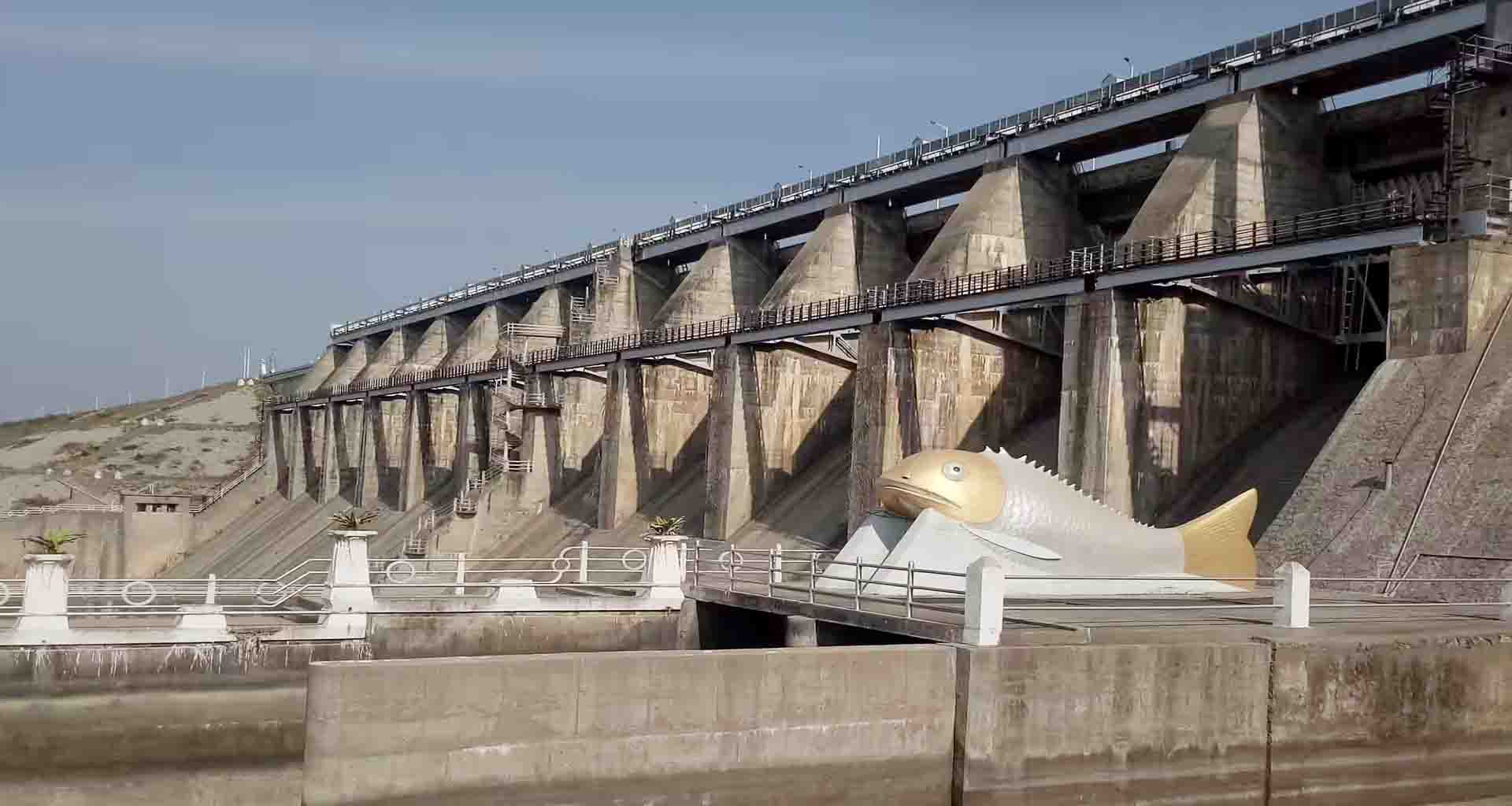 બનાસકાંઠા જિલ્લાની જીવાદોરી ગણાતા ડેમમાં પીવાના પાણીનો પૂરતો જથ્થો પણ સિંચાઇ માટે અપૂરતો