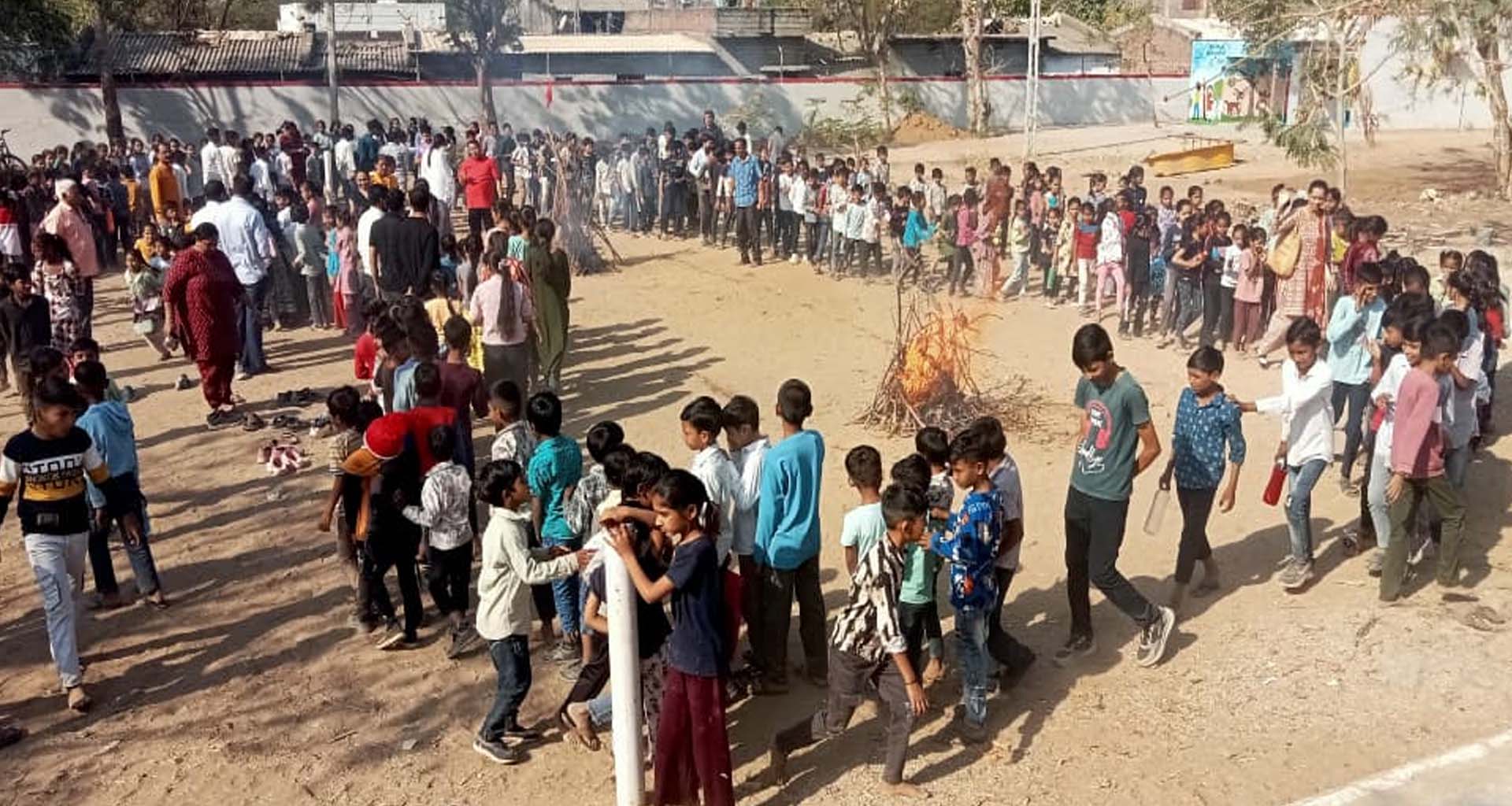 સાગ્રોસણા પ્રા.શાળામાં હોળી ધુળેટી પર્વની ઉત્સાહભેર ઉજવણી કરાઇ