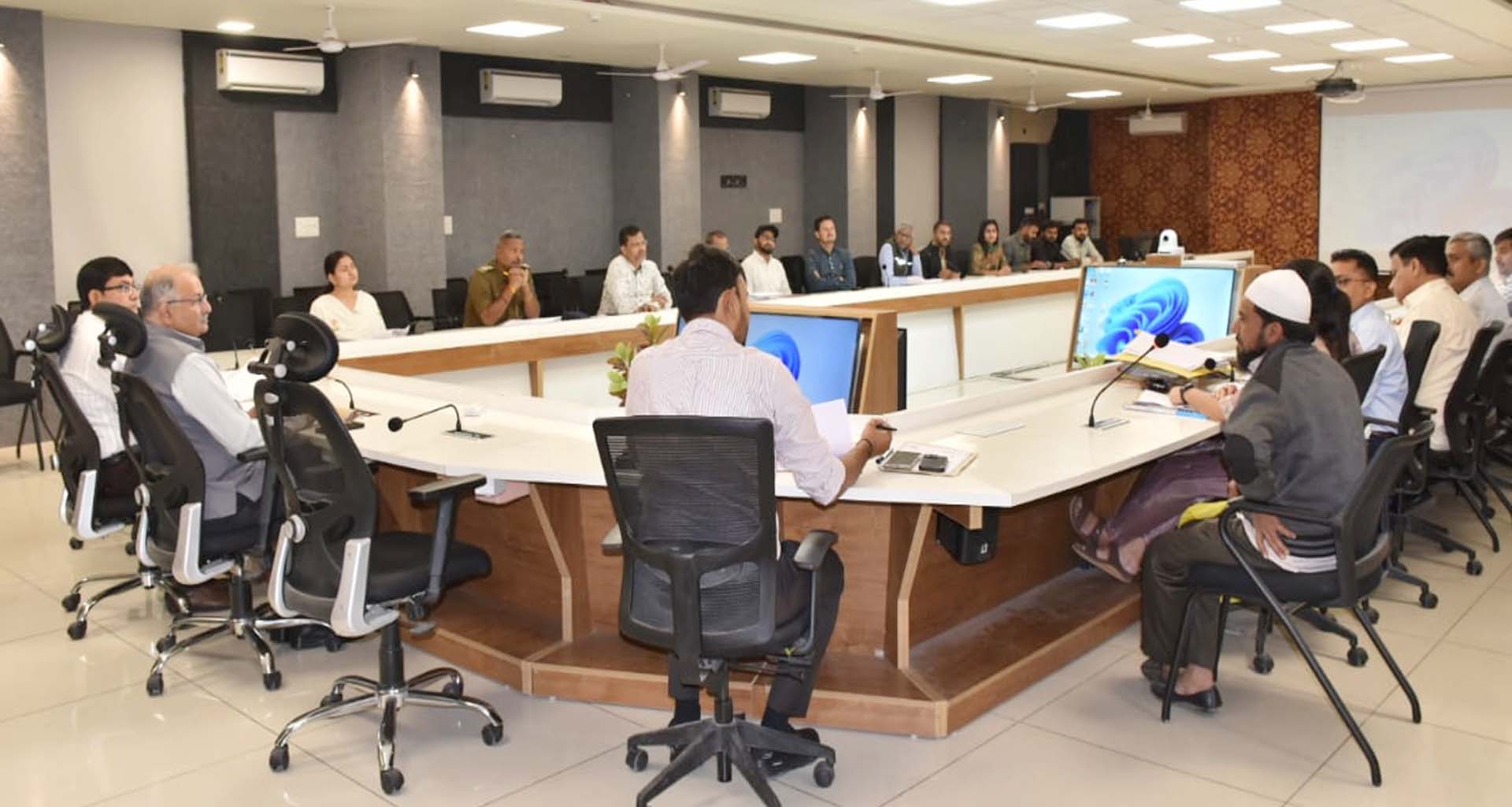 પાટણ જિલ્લા સેવા સદન ખાતે અરજદારોના પ્રશ્નોનું સાચા અર્થમાં નિરાકરણ લાવવા કલેક્ટરની ટકોર