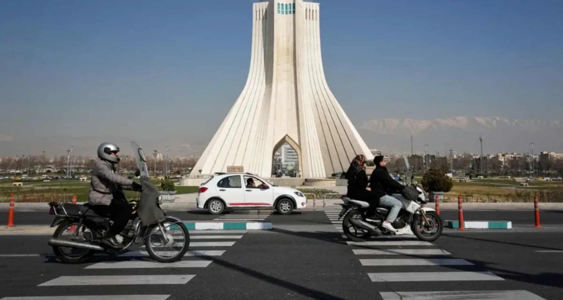 ભારતે તેના નાગરિકોને તાત્કાલિક ઈરાન છોડવા વિનંતી કરી