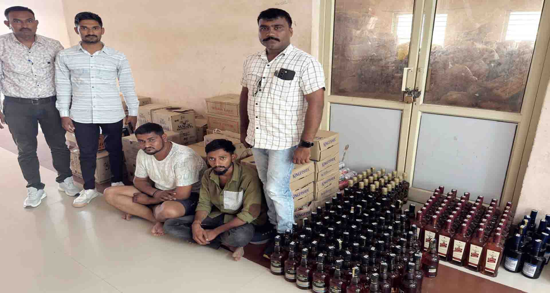 પાટણ હાઈવે પરથી પસાર થતી વિદેશી દારૂ ભરેલ હેરીયર ગાડી ઝડપી લેતી પાટણ બી ડીવીઝન પોલીસ