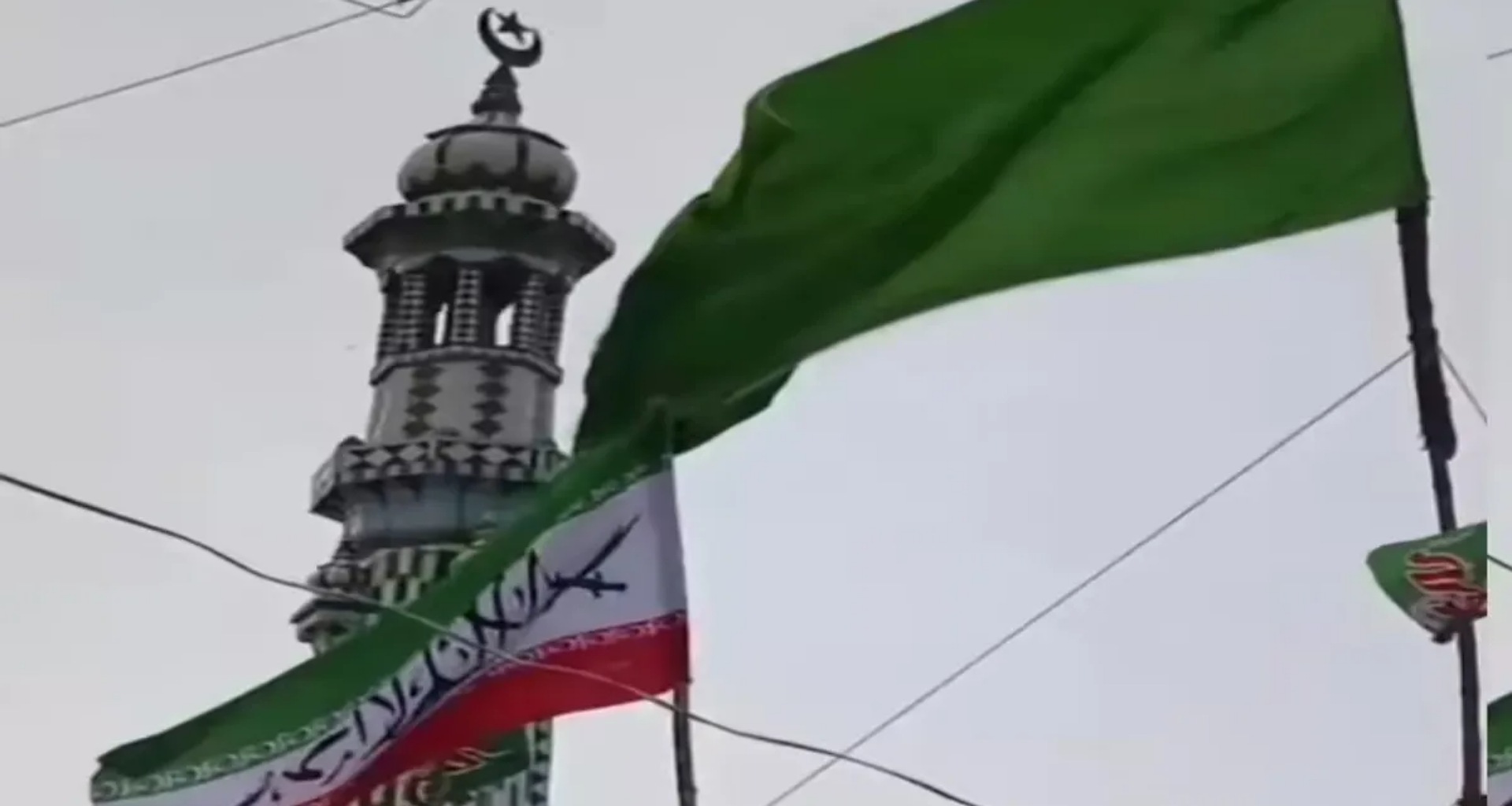 યુપીની આ મસ્જિદમાં ત્રિરંગા કરતા ઉંચો લહેરાતો હતો ઇસ્લામિક ધ્વજ, ઇમામ વિરુદ્ધ કેસ દાખલ