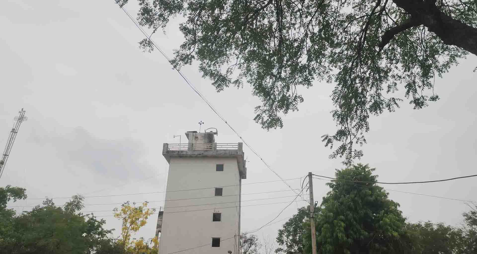 ડીસામાં સતત બીજા દિવસે વાદળછાયું વાતાવરણ ગરમીમાં નોંધપાત્ર ઘટાડો, માવઠાની ભીતિ