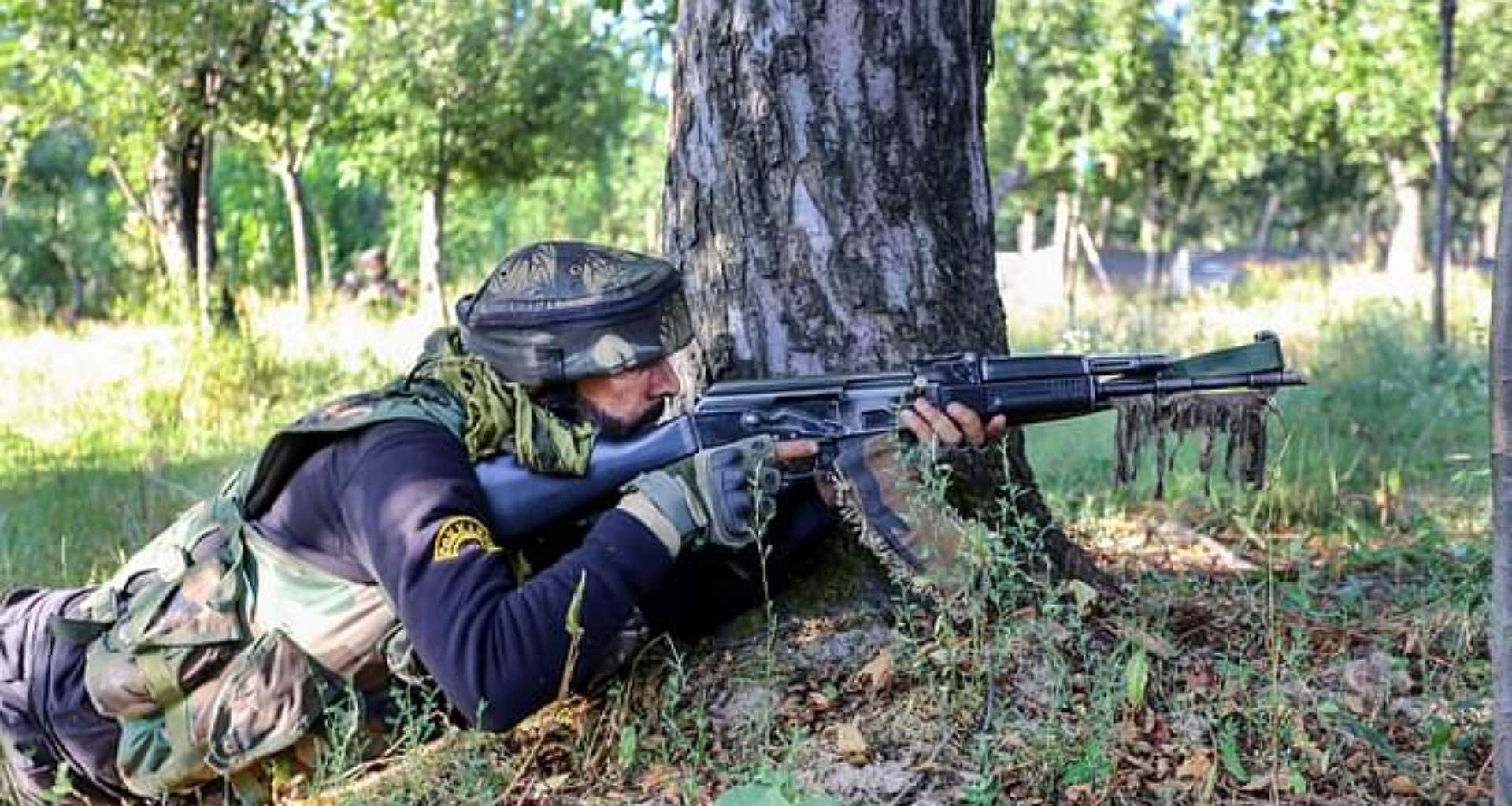 જમ્મુ-કાશ્મીરના પુલવામામાં સુરક્ષા દળો સાથેની અથડામણમાં એક આતંકવાદી ઠાર મરાયો