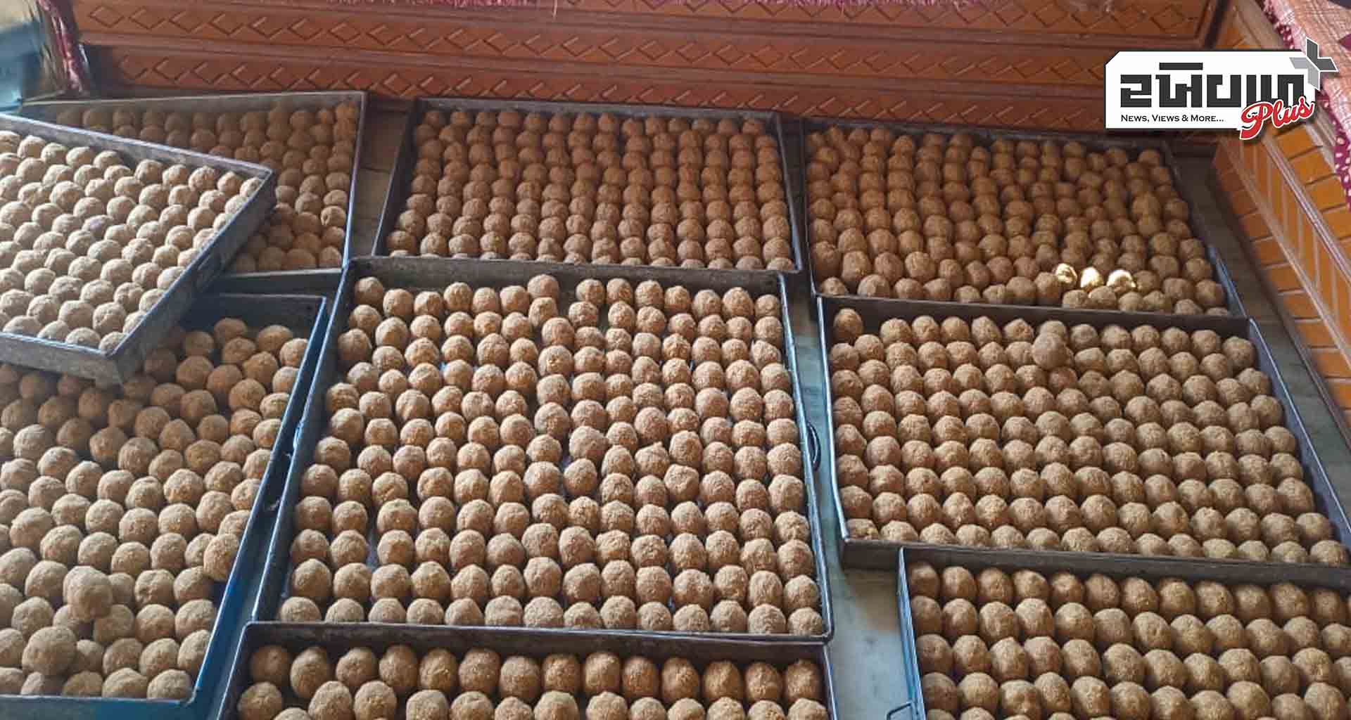 ડીસામાં ગાયો અને શ્વાનો માટે કરુણાનિધિ ટ્રસ્ટ દ્વારા 5000 કિલો લાડુ બનાવ્યા