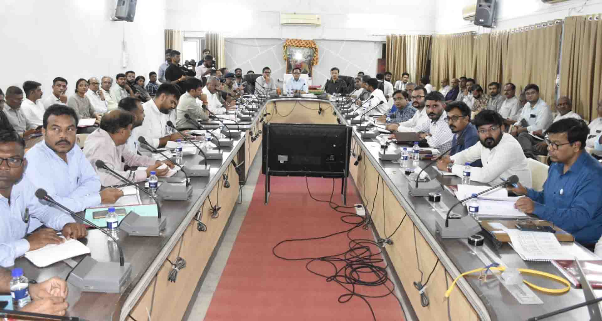 "આસ્થા તમારી વ્યવસ્થા અમારી"ના સૂત્ર સાથે પદયાત્રીઓને આવકારવા બનાસકાંઠા વહીવટી તંત્ર સજ્જ