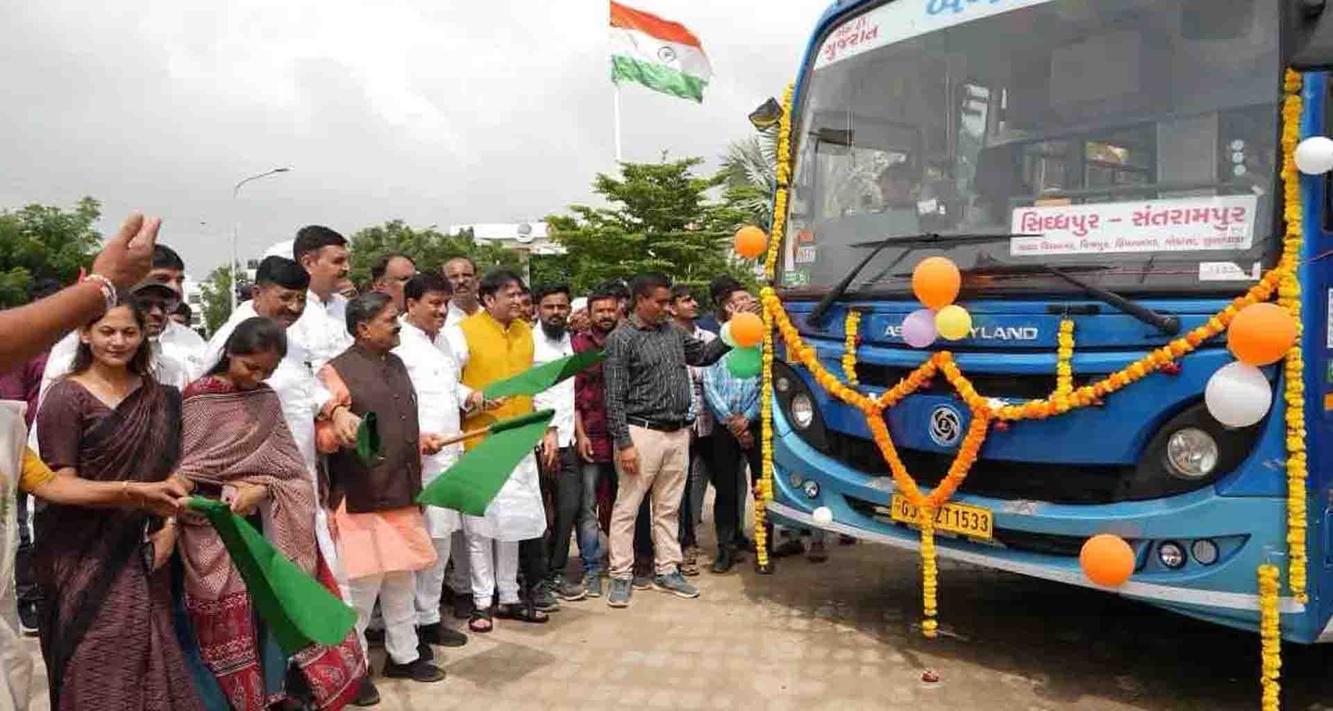 સિદ્ધપુર થી ગુજરાત સ્ટેટ રોડ ટ્રાન્સપોર્ટ કોર્પોરેશનની ત્રણ નવી બસોનું લોકાર્પણ કરતાં કેબિનેટ મંત્રી..!