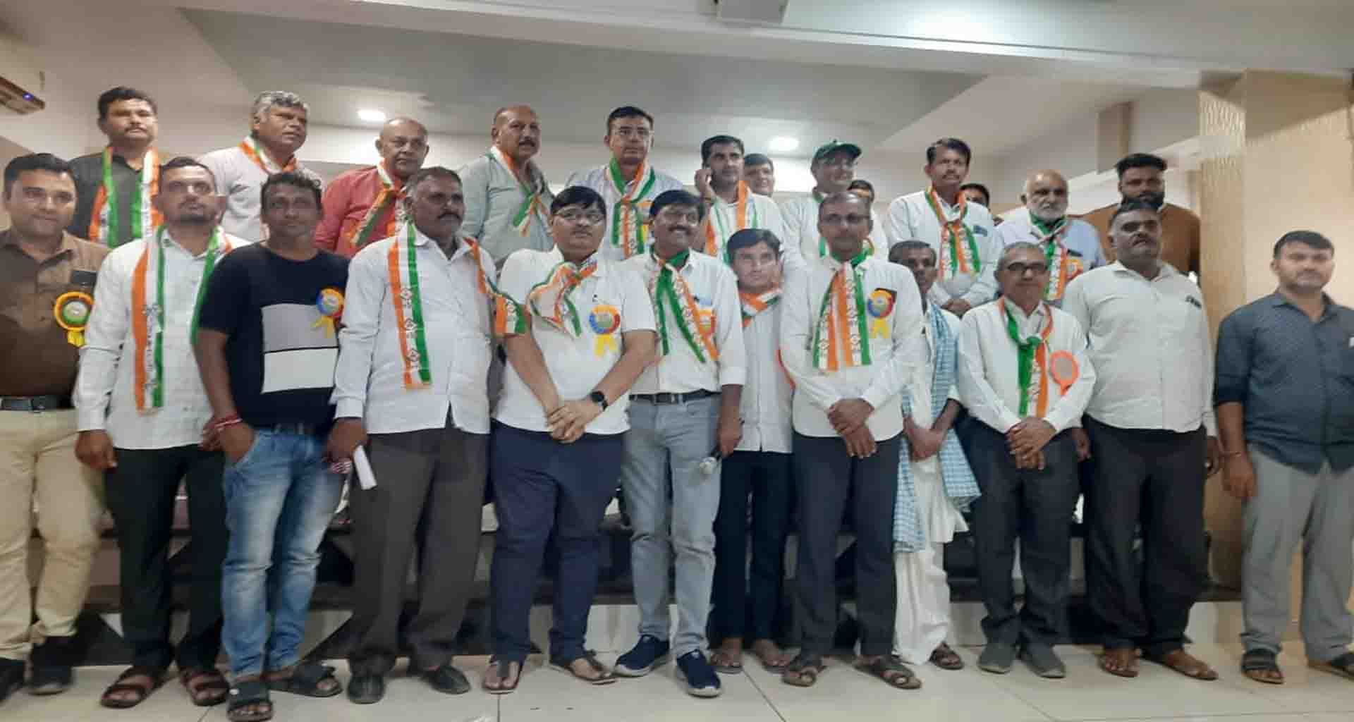 બનાસકાંઠા જિલ્લાના ખાતર વિક્રેતાઓએ બાંયો ચડાવી