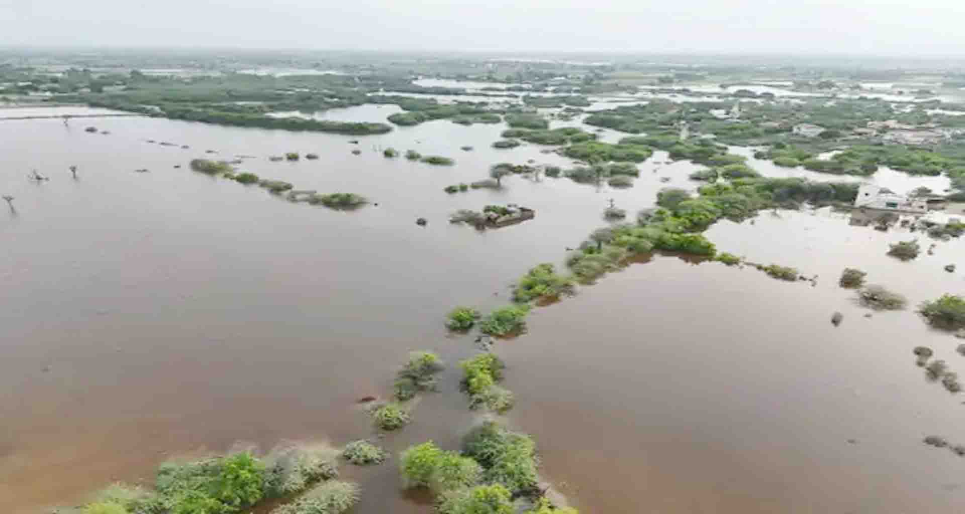 થરાદના નાગલામાં પાણીના નિકાલ માટેનો 13.5 કરોડનો ખર્ચ પાણીમાં