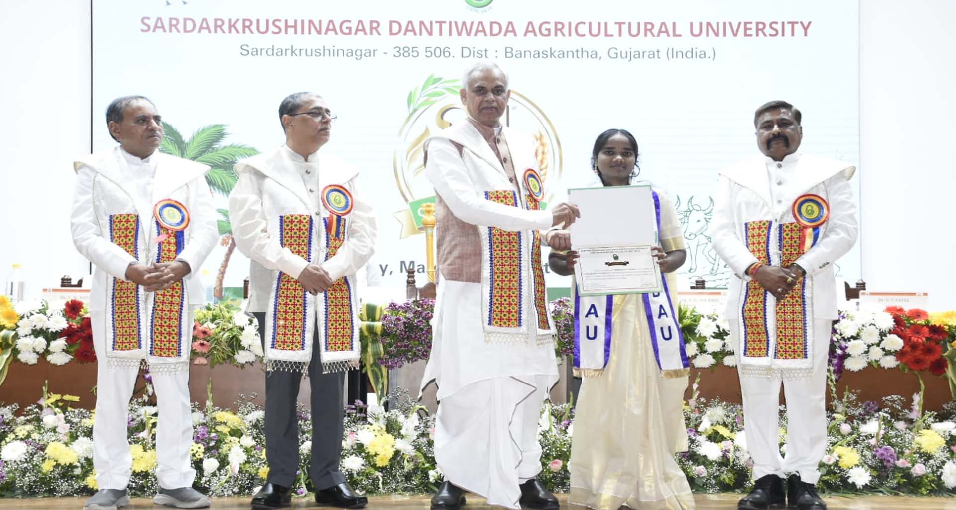 સરદાર કૃષિનગર દાંતીવાડા કૃષિ યુનિવર્સિટીનો ૨૧મો પદવીદાન સમારોહ રાજ્યપાલના અધ્યક્ષસ્થાને યોજાયો