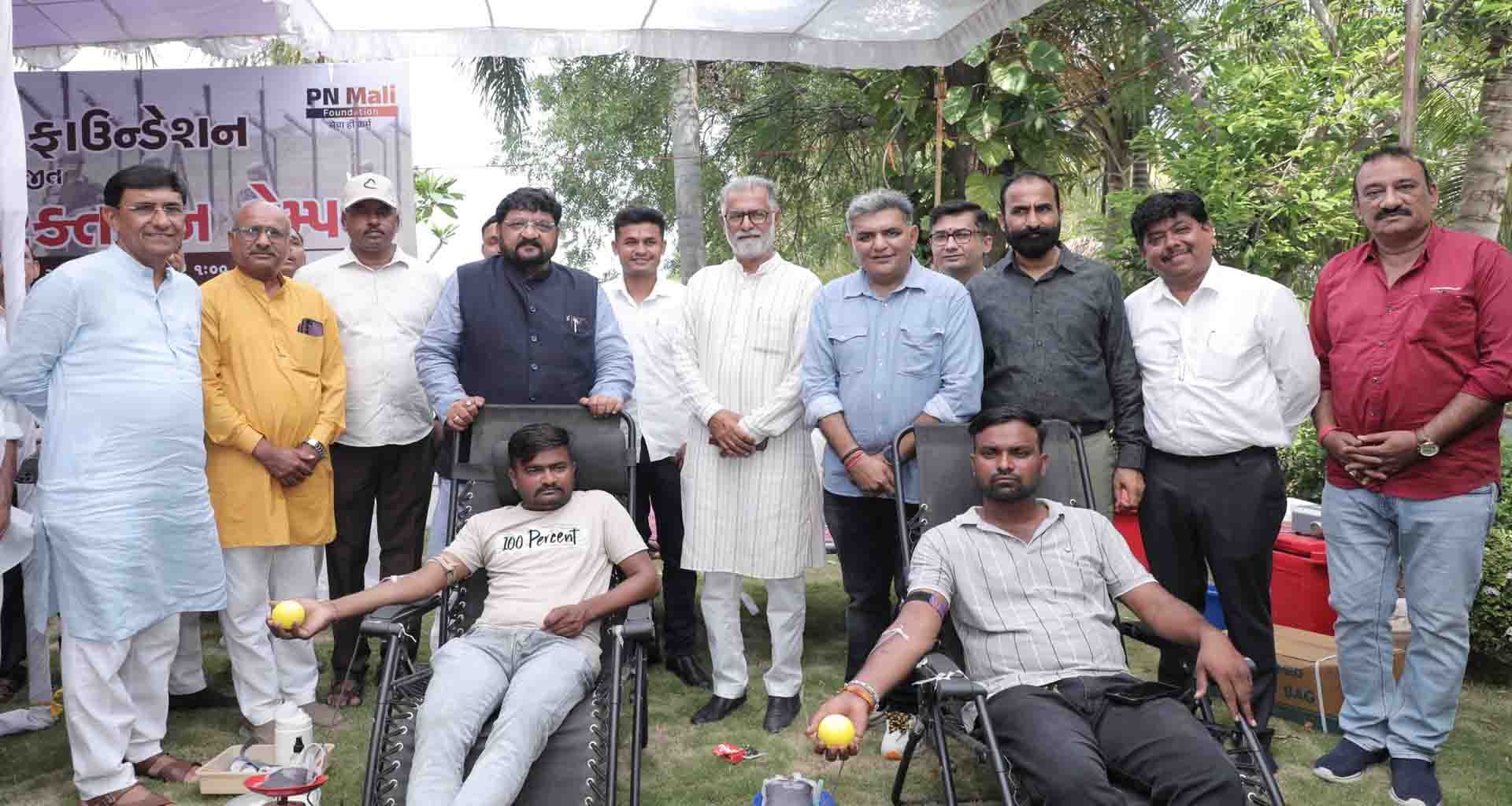 પી.એન.માળી ફાઉન્ડેશન દ્વારા ડીસા ખાતે મેગા રક્તદાન કેમ્પ યોજાયો, ૫૫૧ યુનિટ બ્લડ એકત્રિત કરાયું