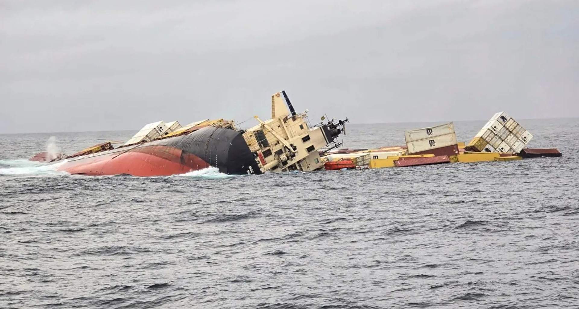 કોચી જહાજ દુર્ઘટના: કેરળમાં એલર્ટ જારી, દરિયામાં ફેલાઈ રહ્યું છે ઝેરી રસાયણ, જાણો કેટલું ખતરનાક છે?