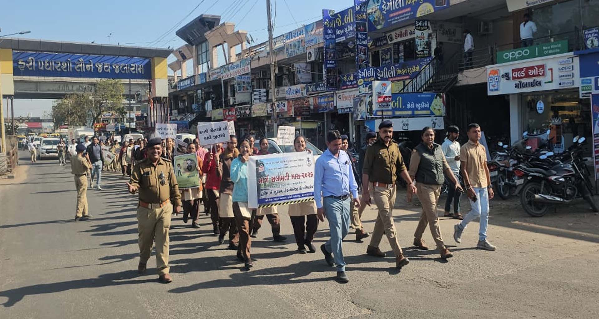 ડીસામાં માર્ગ સલામતી માસ અંતર્ગત જાગૃતિ કાર્યક્રમ યોજાયો