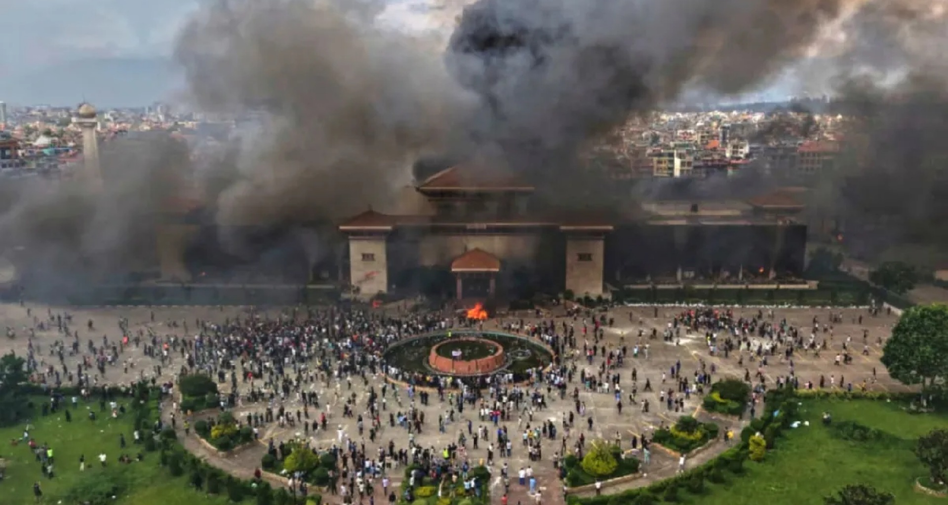 નેપાળમાં સેના લઈ શકે છે મહત્વપૂર્ણ નિર્ણયો, મોટા નેતાઓને નજરકેદ કરી શકાય છે: સૂત્રો