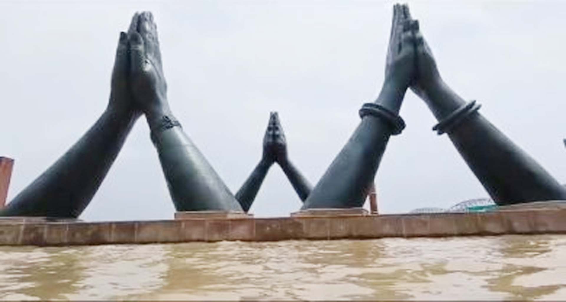 ગંગા નદીનું સતત વધતું જળસ્તર : તમામ 84 ઘાટ સંપૂર્ણપણે ડૂબી ગયા