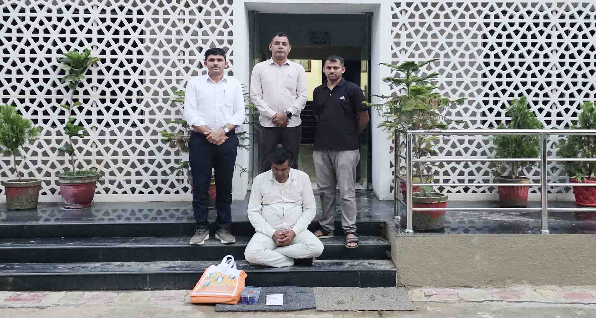 ધાનેરામાં ૪૫૪ ગ્રામ અફીણ રસ સાથે એક શખ્સ ઝડપાયો