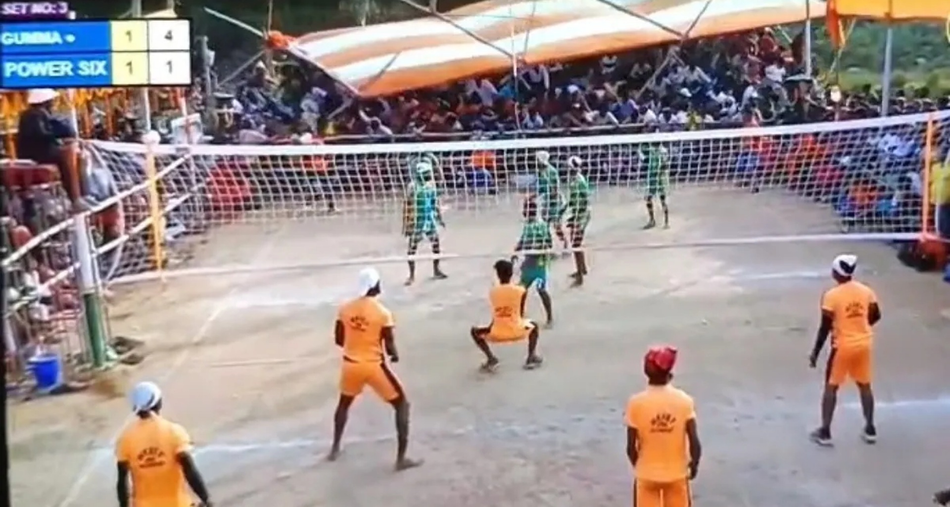 વોલીબોલ ટુર્નામેન્ટ દરમિયાન સ્ટેજ તૂટી પડતાં નાસભાગ મચી