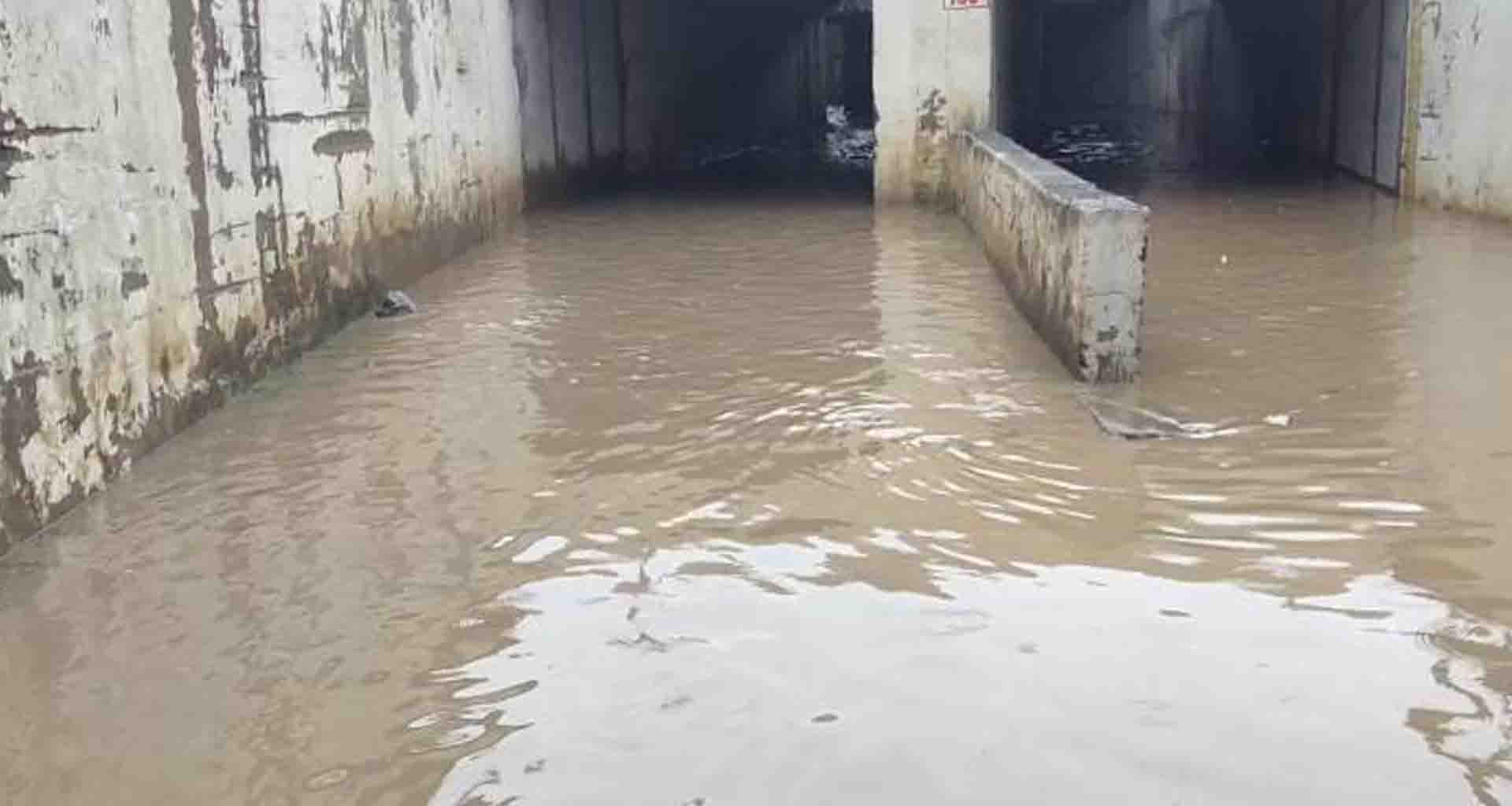 ચિત્રાસણી ગામે રેલવેના અંડરબ્રિજમા પાણી ભરાતા વાહન ચાલકો મુશ્કેલીમાં મુકાયા