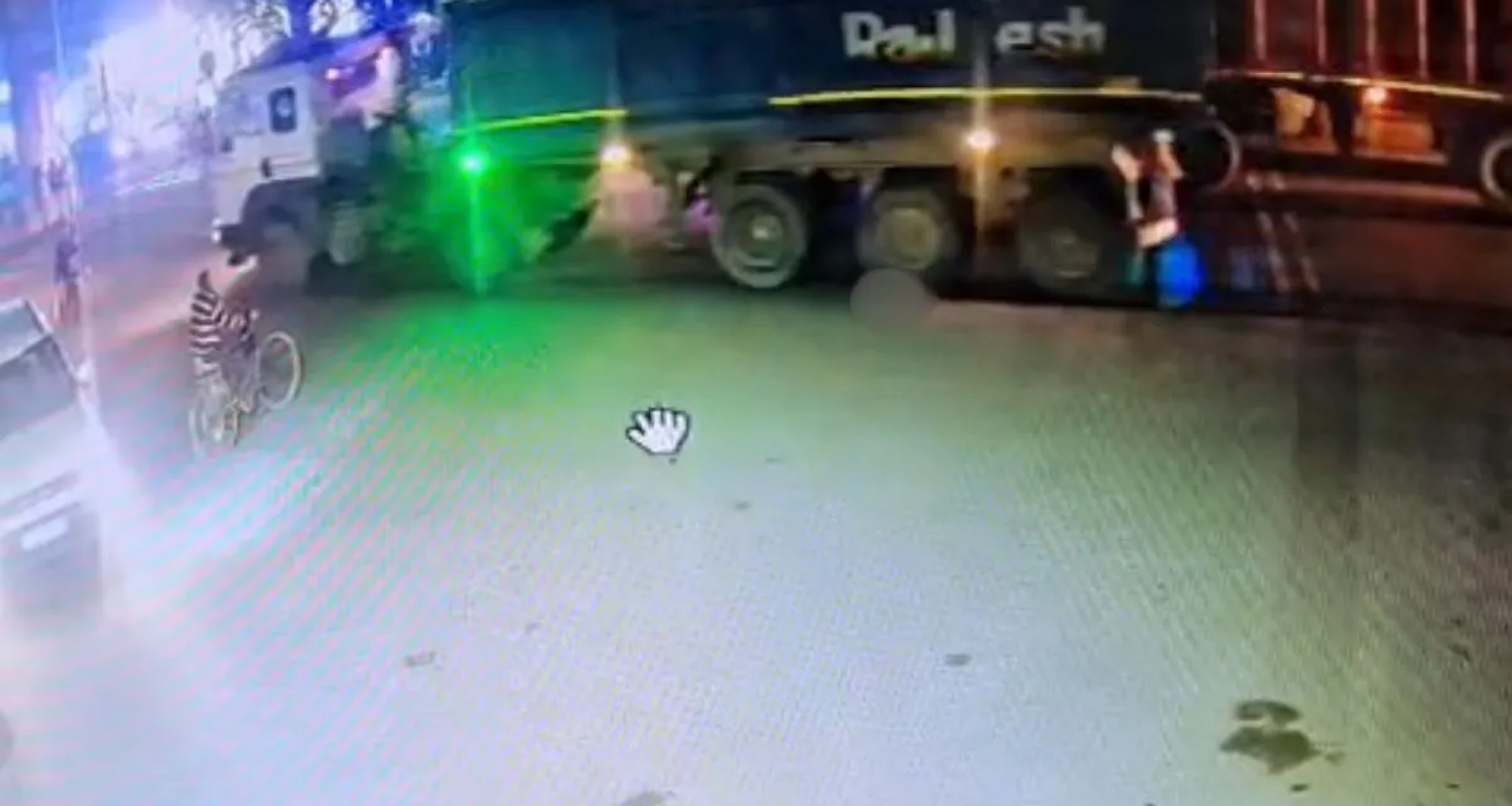 કાનપુરમાં દુ:ખદ અકસ્માત: ડમ્પરે યુવાનને 70 મીટર સુધી ખેંચી લીધો; CCTV ફૂટેજ સામે આવ્યા