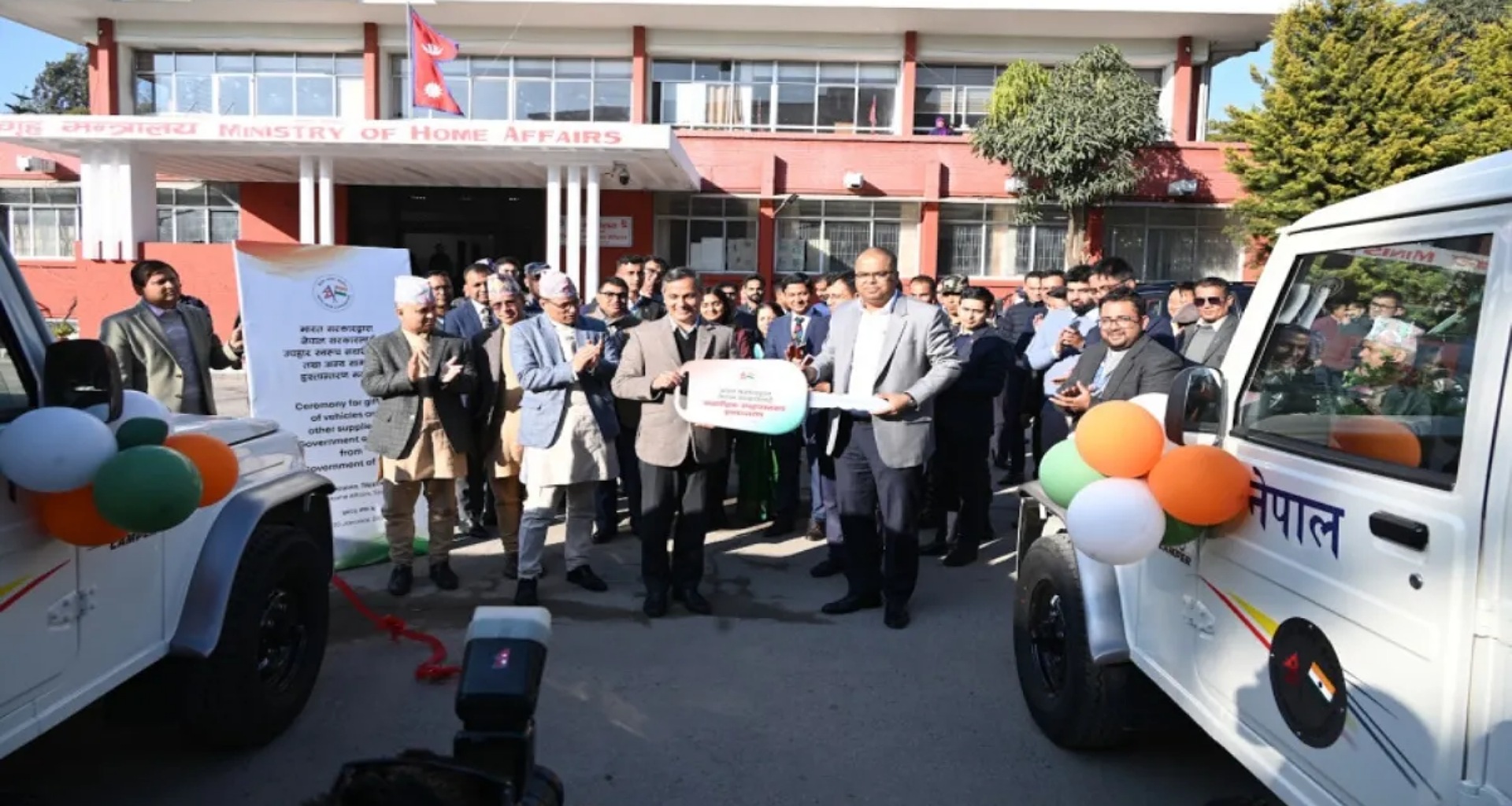 ભારતે પાડોશી દેશ નેપાળને 60 પિક-અપની ભેટ આપી, જાણો તેની પાછળનું કારણ...