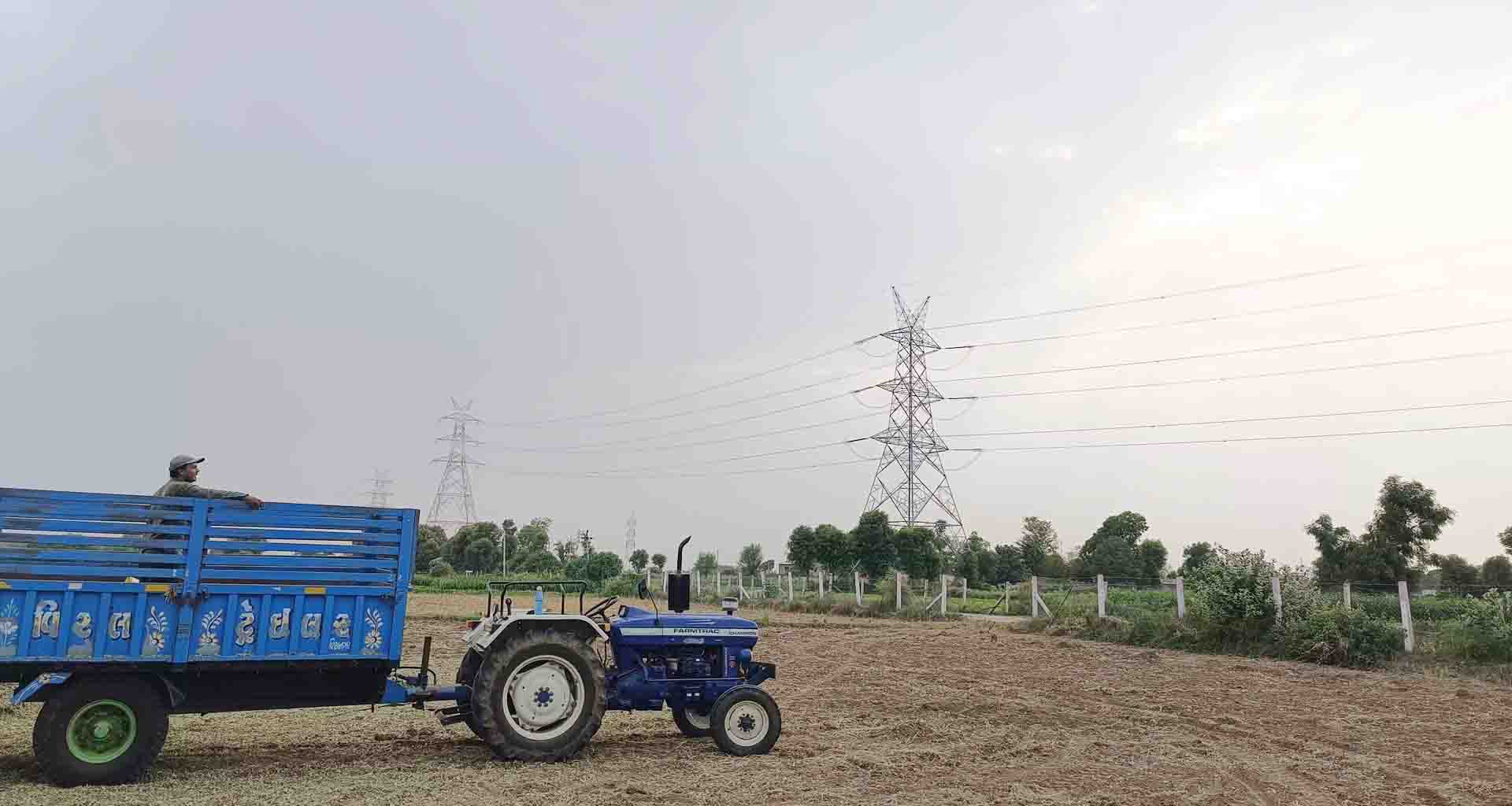 બનાસકાંઠા જિલ્લામાં દિવસભર આકરી ગરમી વચ્ચે બપોરના સમયે આકસ્મિક વાતાવરણમાં પલટો